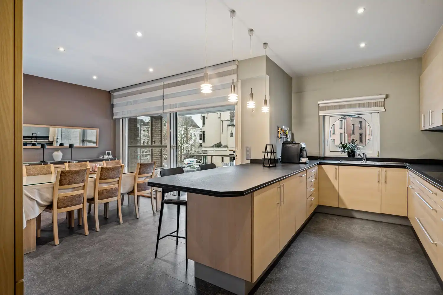 Veelzijdige, instapklare woning met studio te Lier foto 8