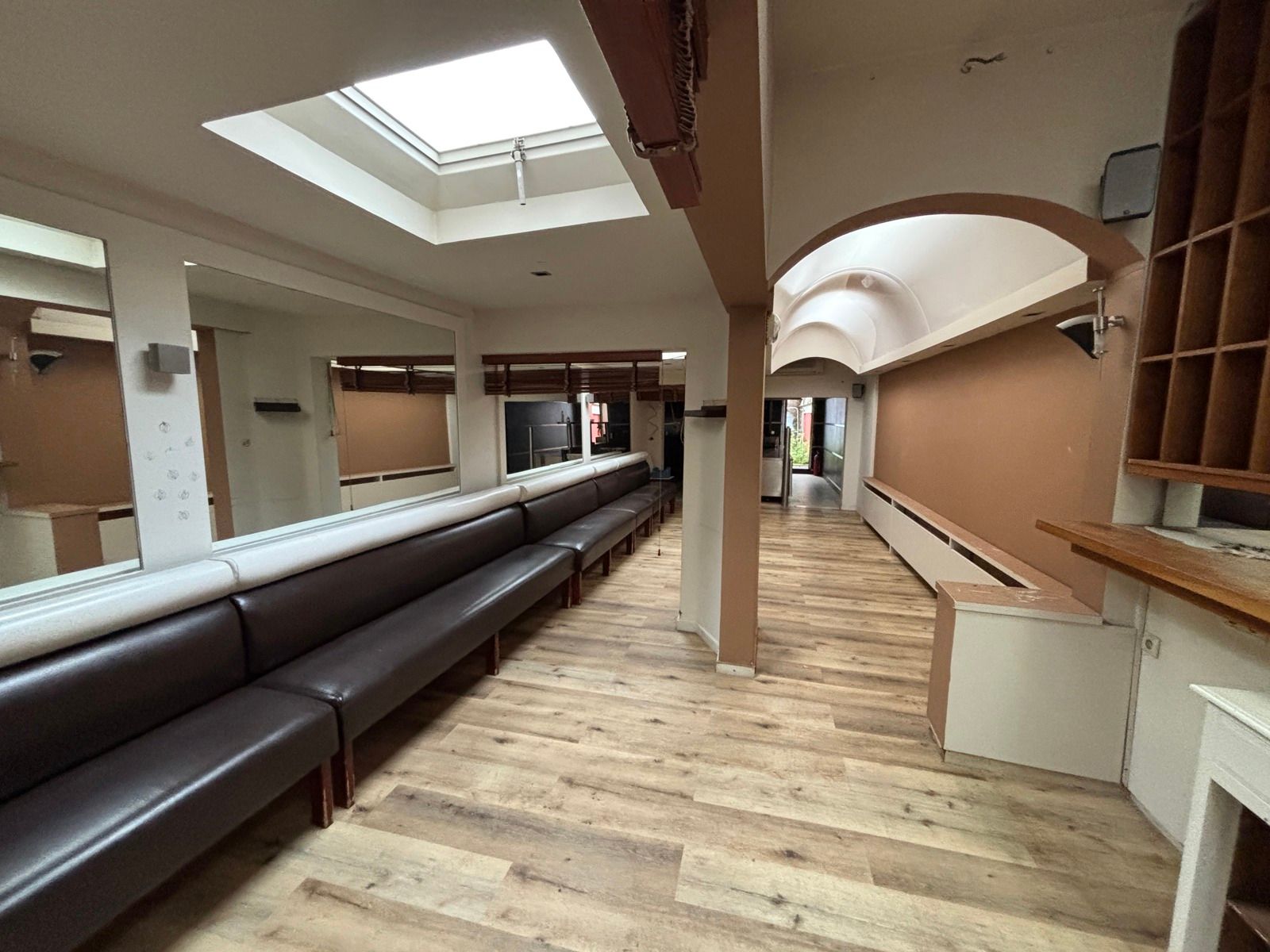 Instapklaar horecapand met terras te huur foto 5