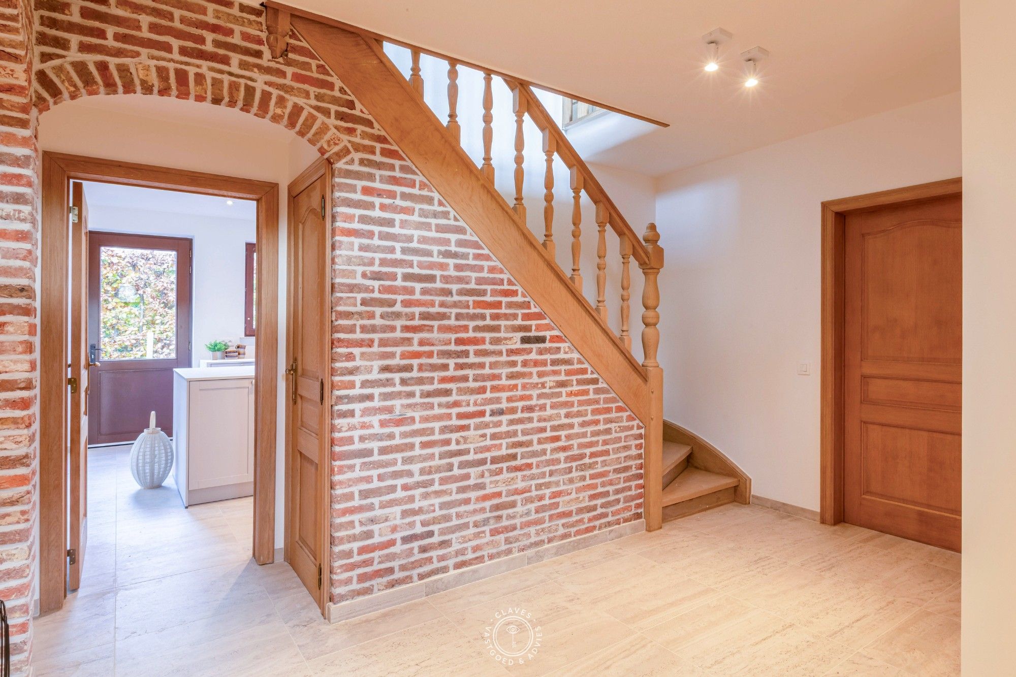 Prachtig gerenoveerde villa met westelijk georiënteerde tuin foto 22