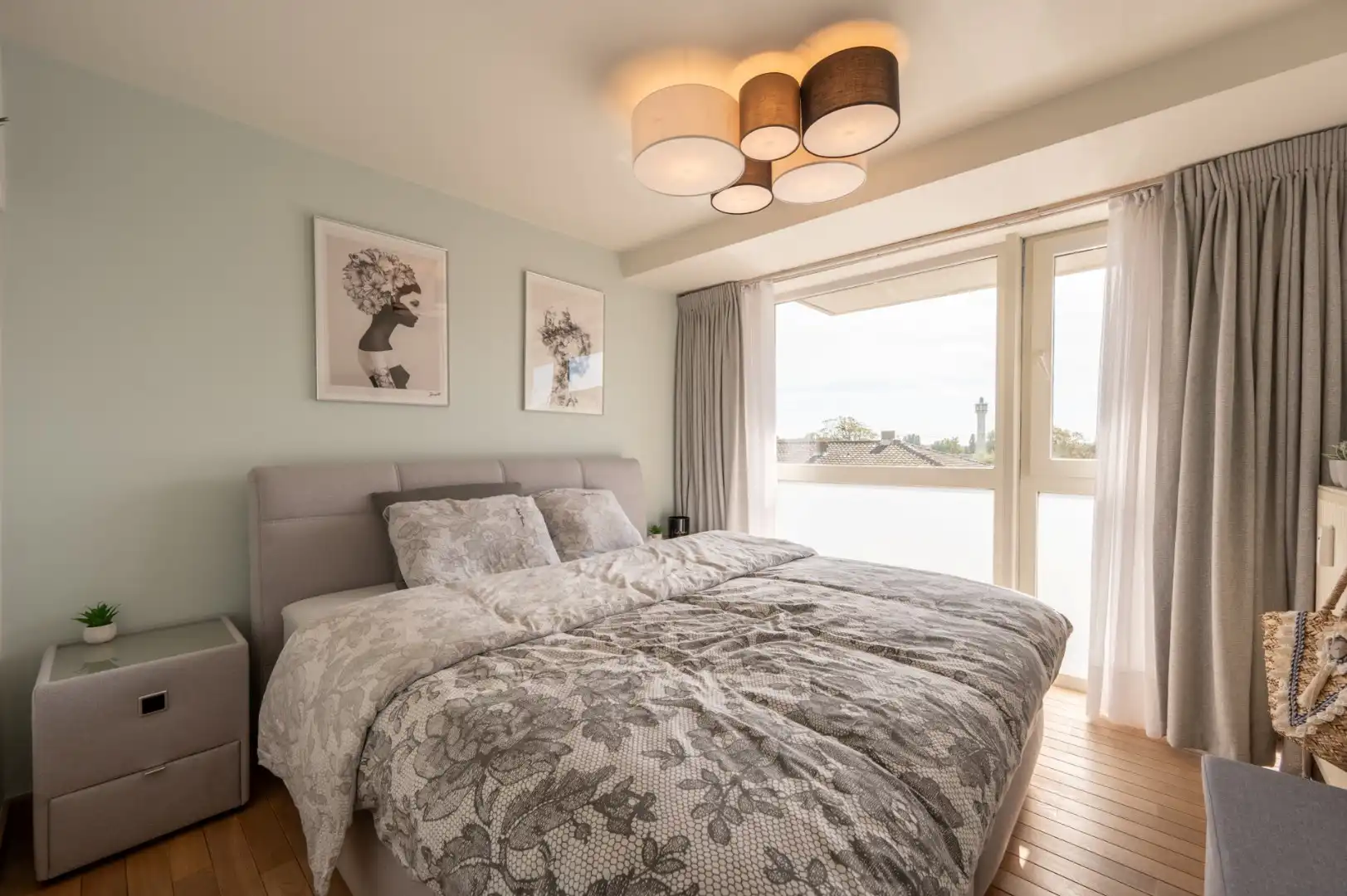 Gerenoveerd appartement met 4 slpks. op de Zeedijk foto 15