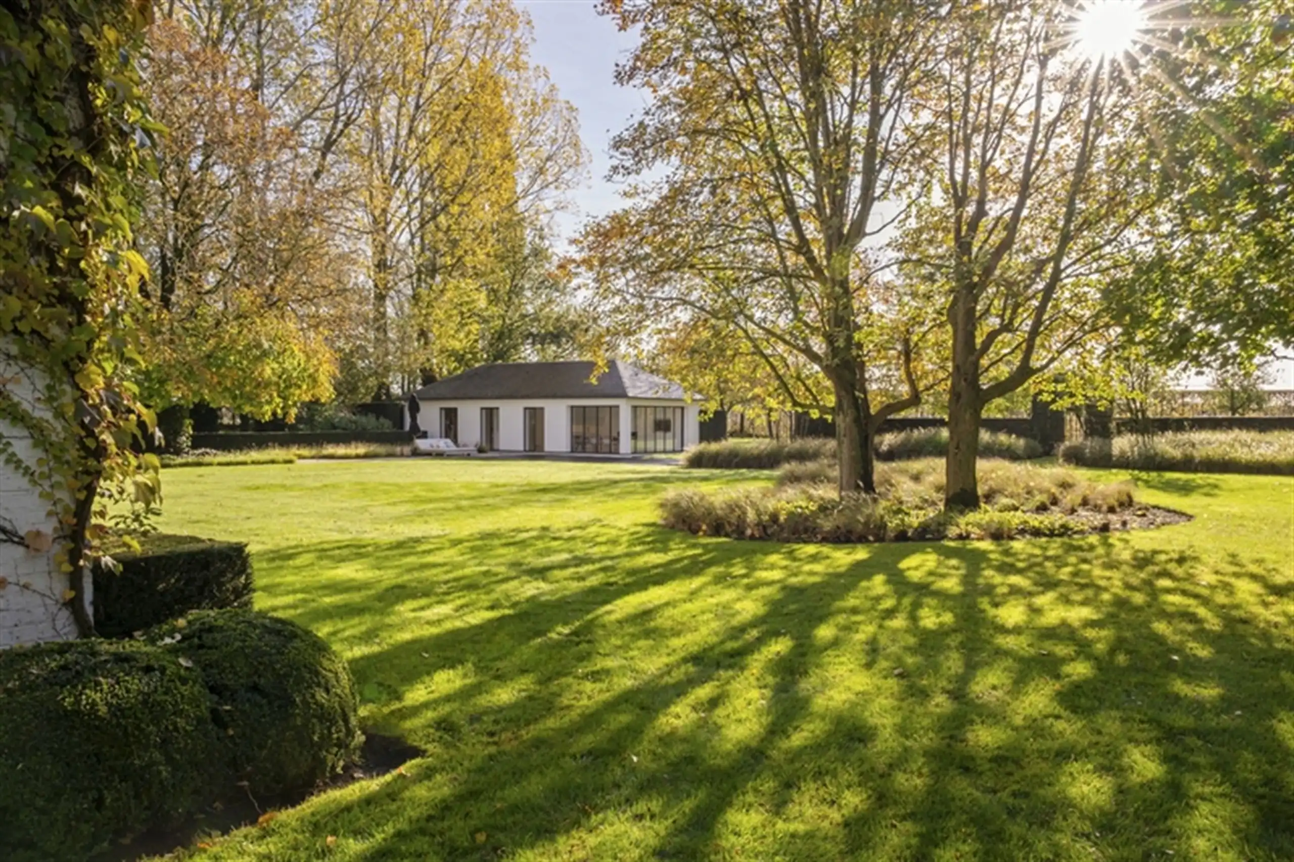 Waardevolle witte vastgoedparel  op 8.679 m² ! foto 30