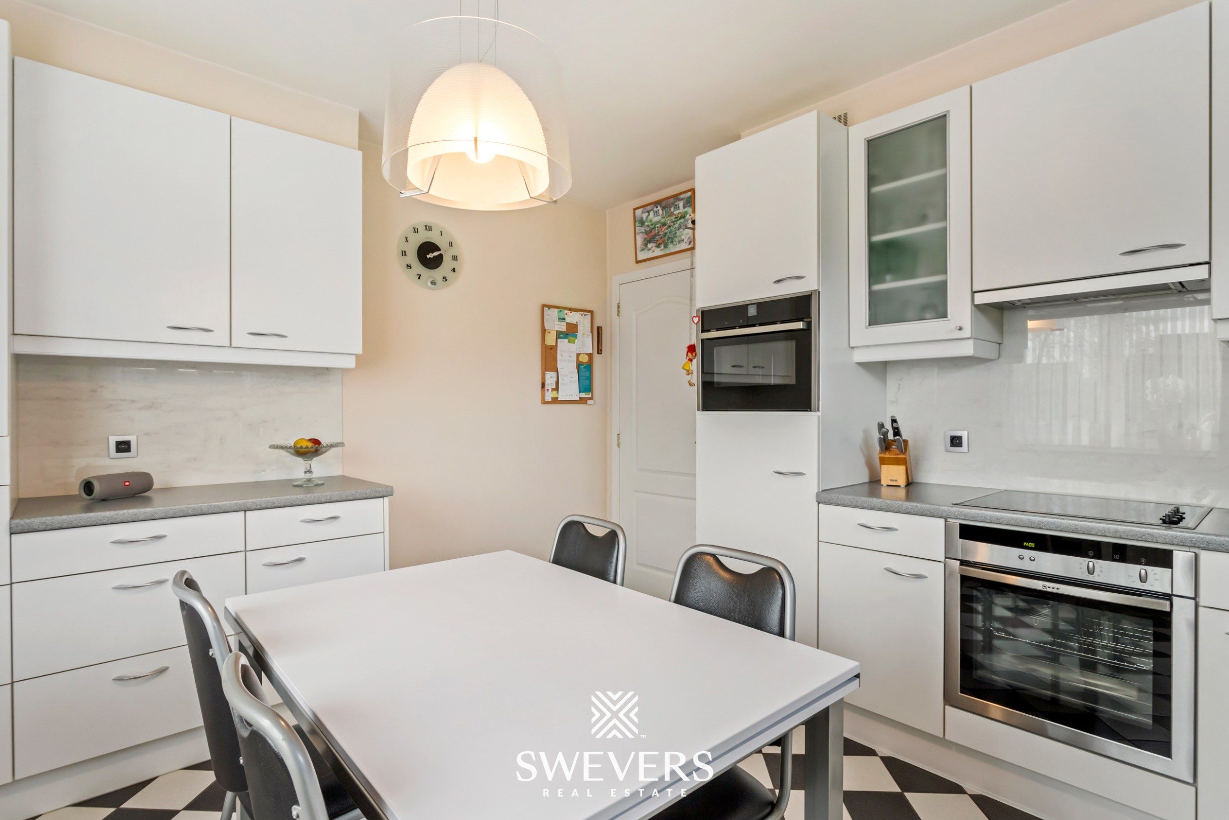 Ruime instapklare gezinswoning met 4 slaapkamers in rustige straat vlakbij Hasselt foto 9