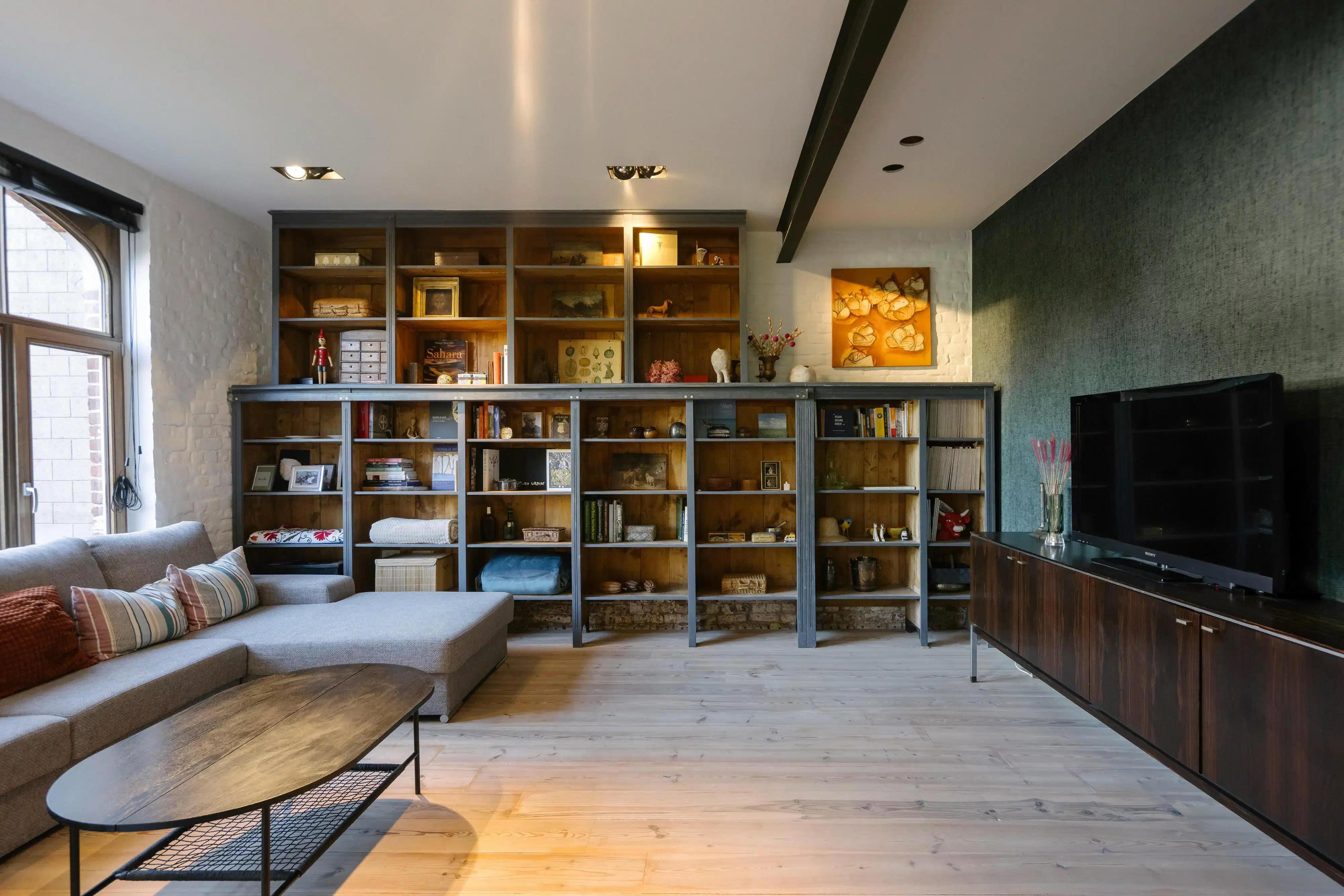 Gerenoveerde woning met authentieke elementen en magazijn foto 12