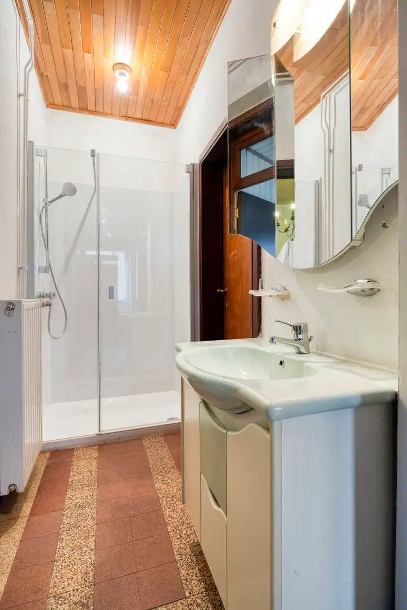 Gelijkvloers appartement met ruime tuin. foto 20