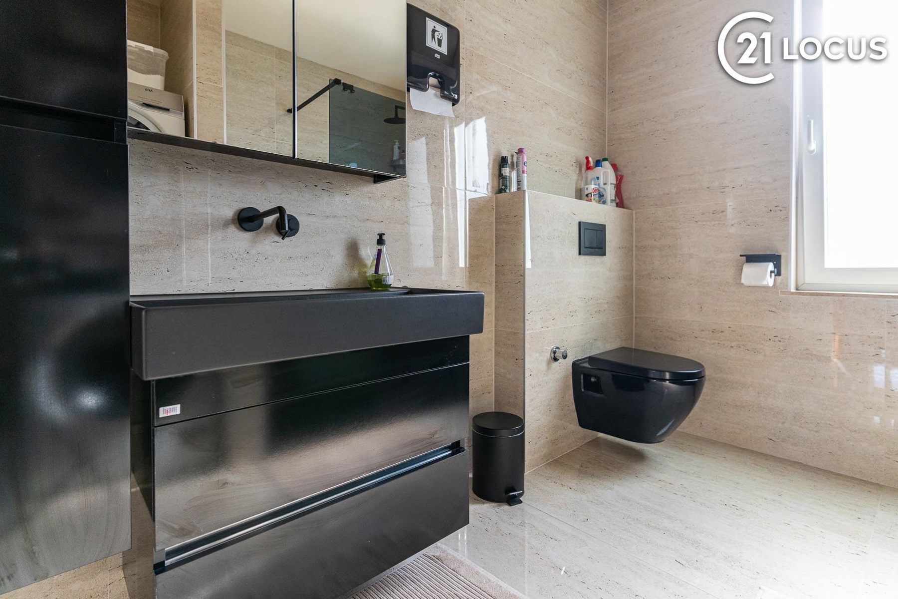 Instapklare en ruime woning in het hart van Kruibeke foto 17