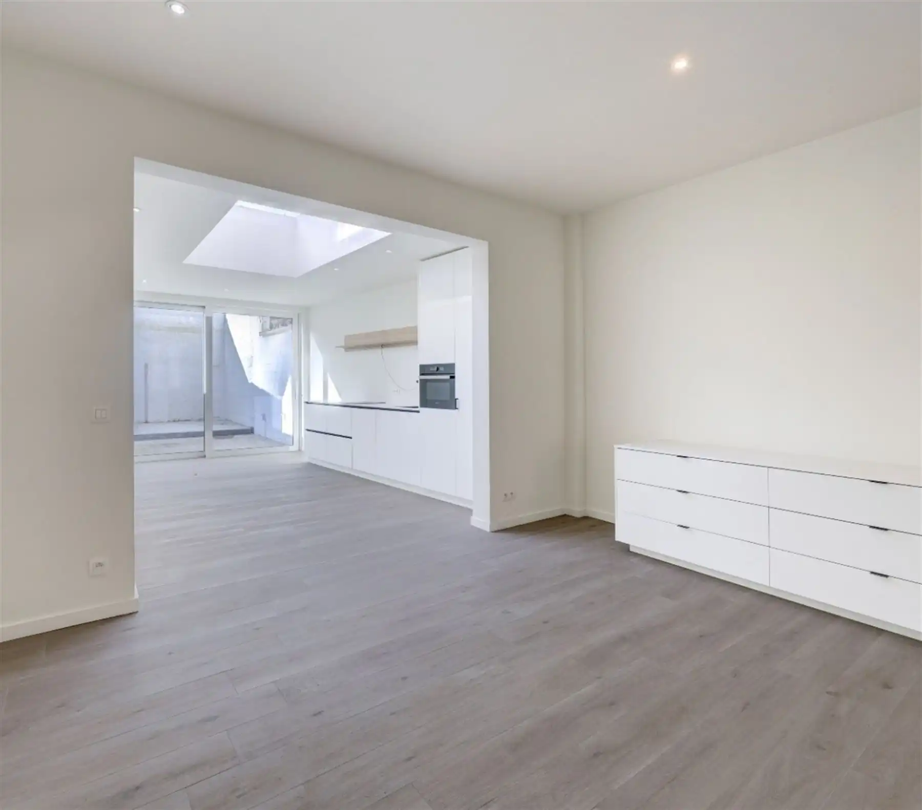 Volledig gerenoveerde woning nabij het centrum! foto 2
