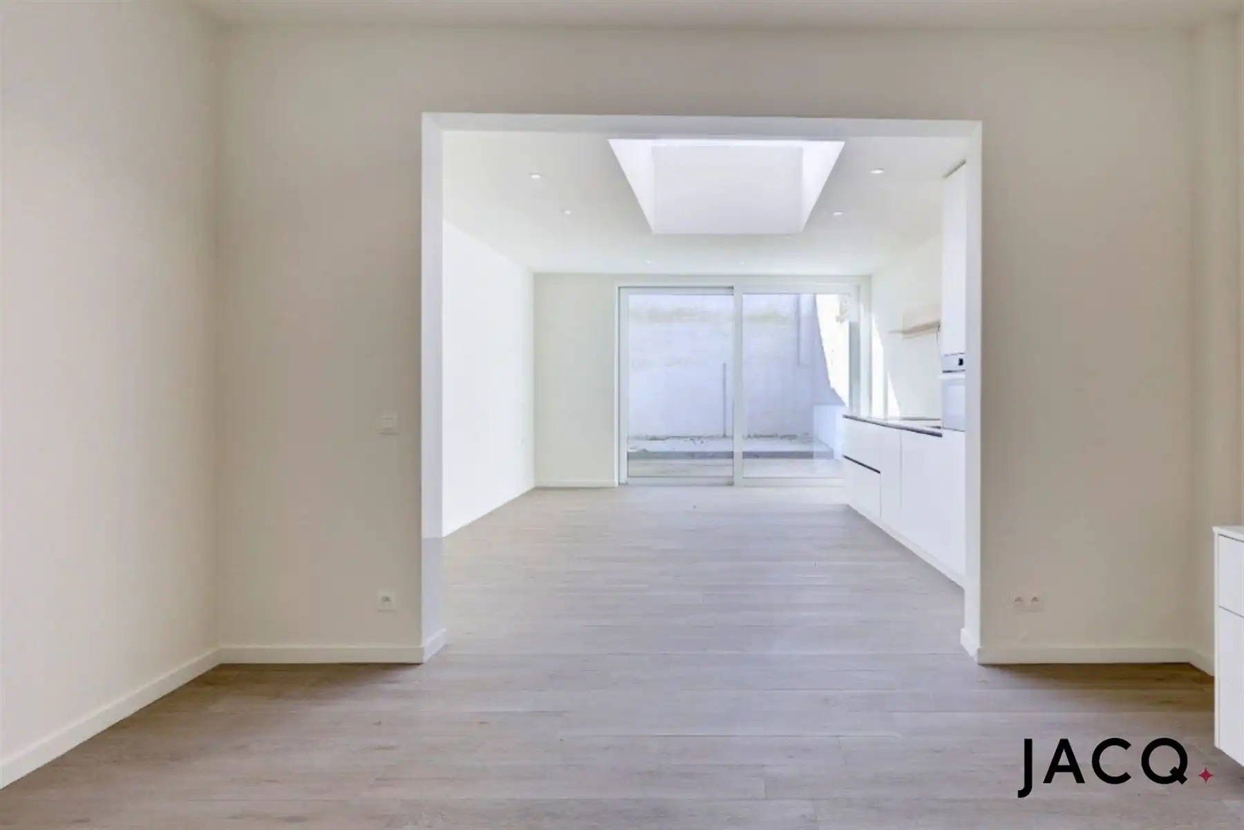 Volledig gerenoveerde woning nabij het centrum! foto 2
