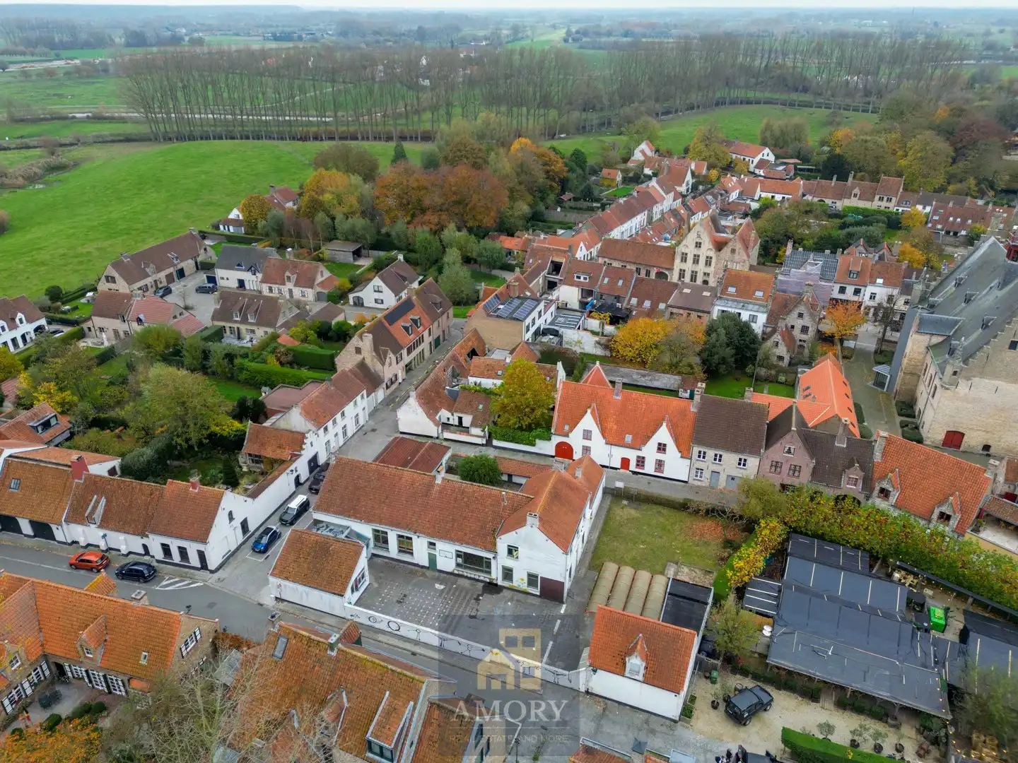 Voormalige schoolgebouwen in het centrum van Damme foto 6