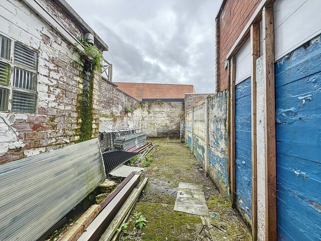 Te renoveren woning te koop in het centrum van Wetteren foto 6