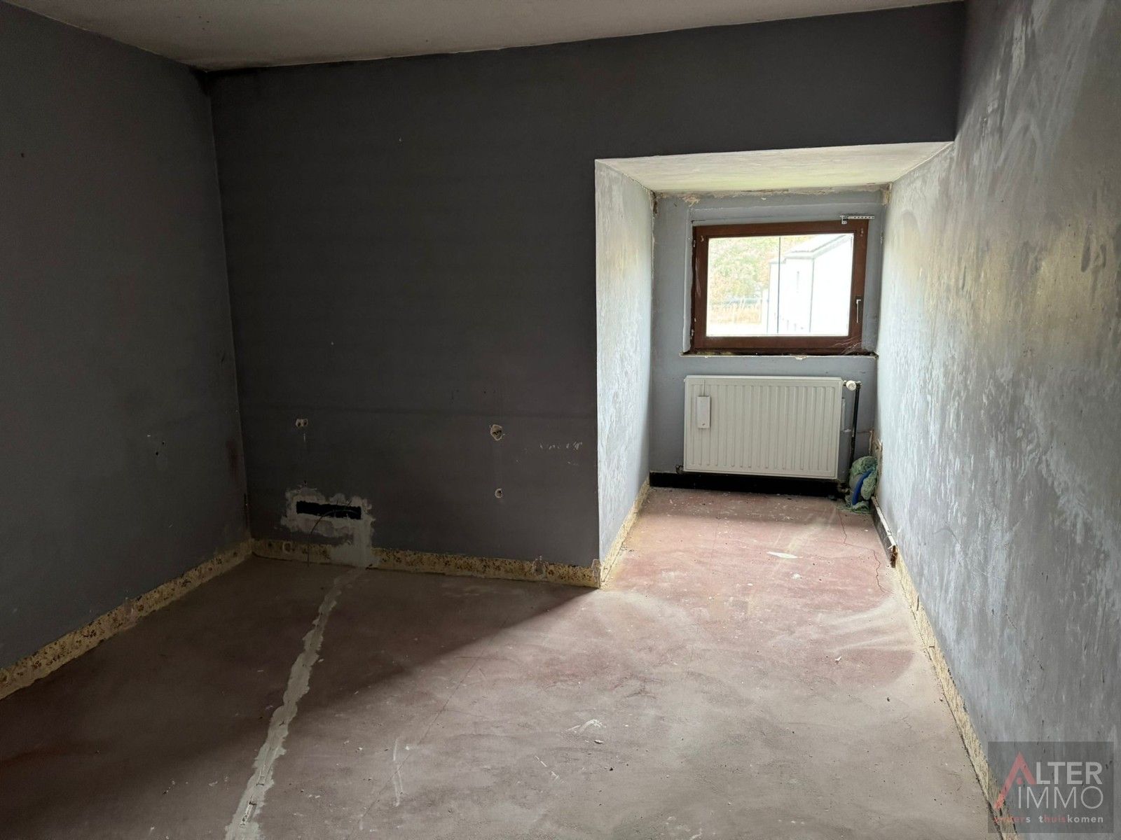 Halfvrijstaande woning, 3 slaapkamers op perceel van 8a 46ca met ruime loods en 3 garages! foto 15