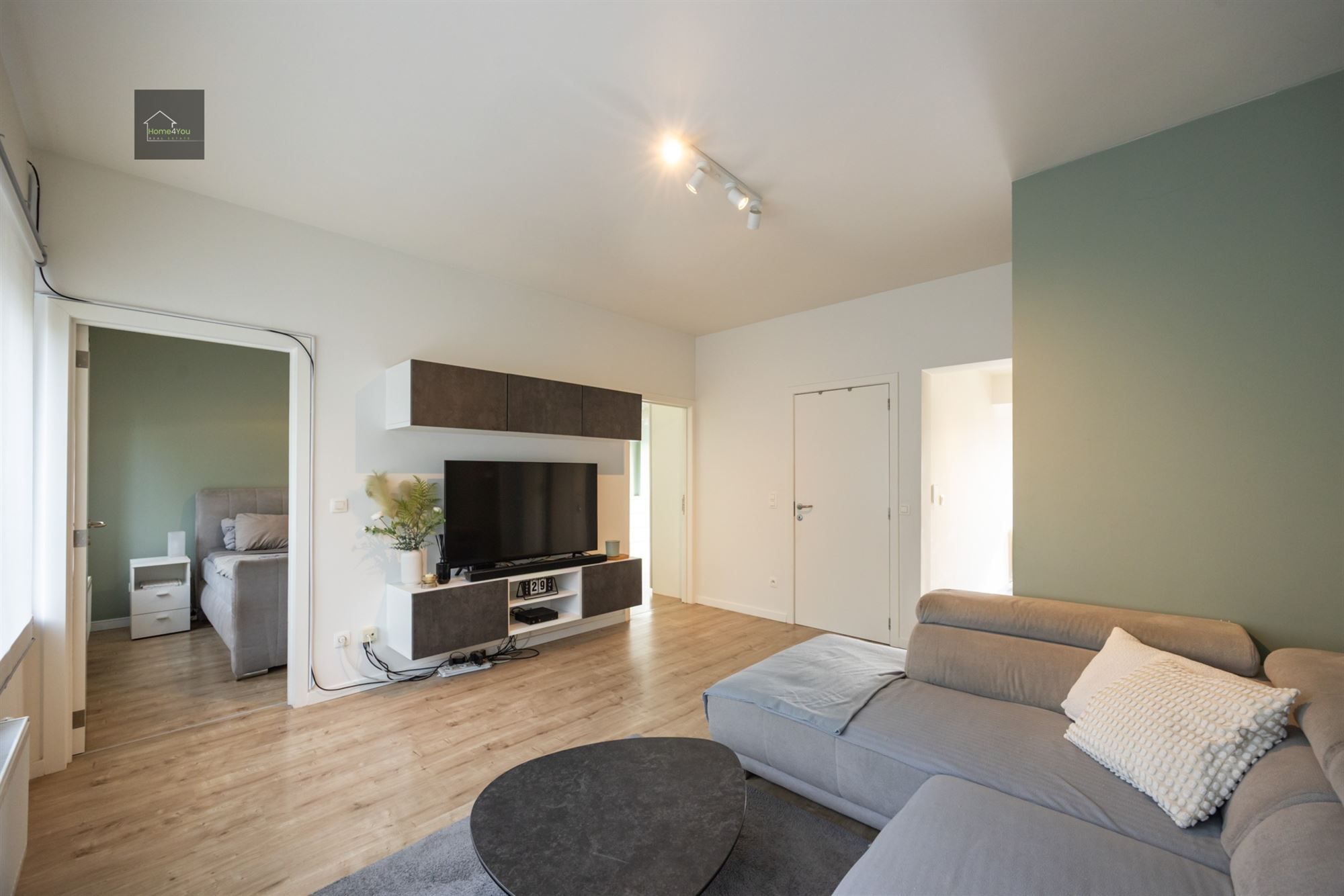 Gelijkvloers appartement met zeer grote tuin foto 3