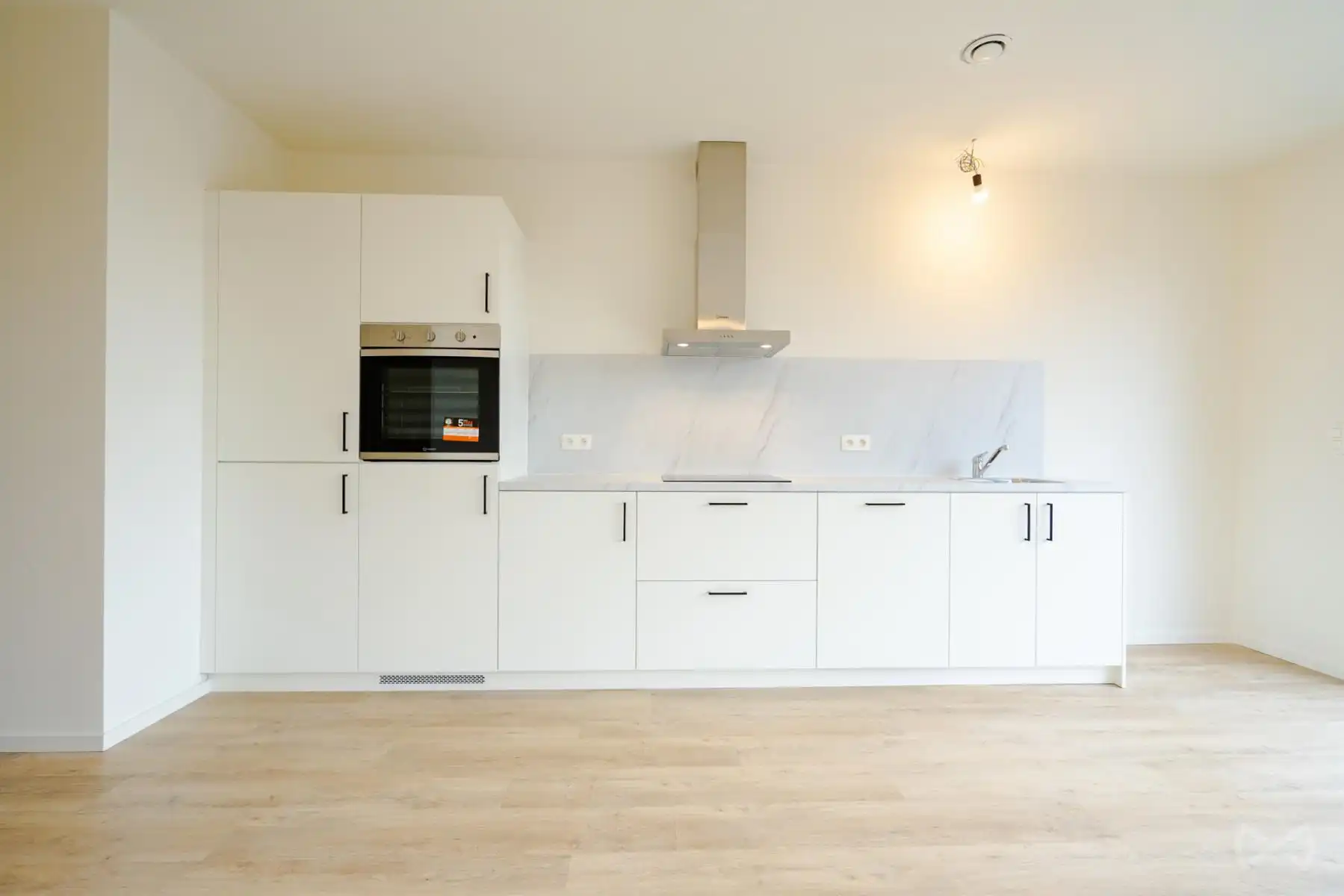 Nieuwbouw met terras en staanplaats  foto 3