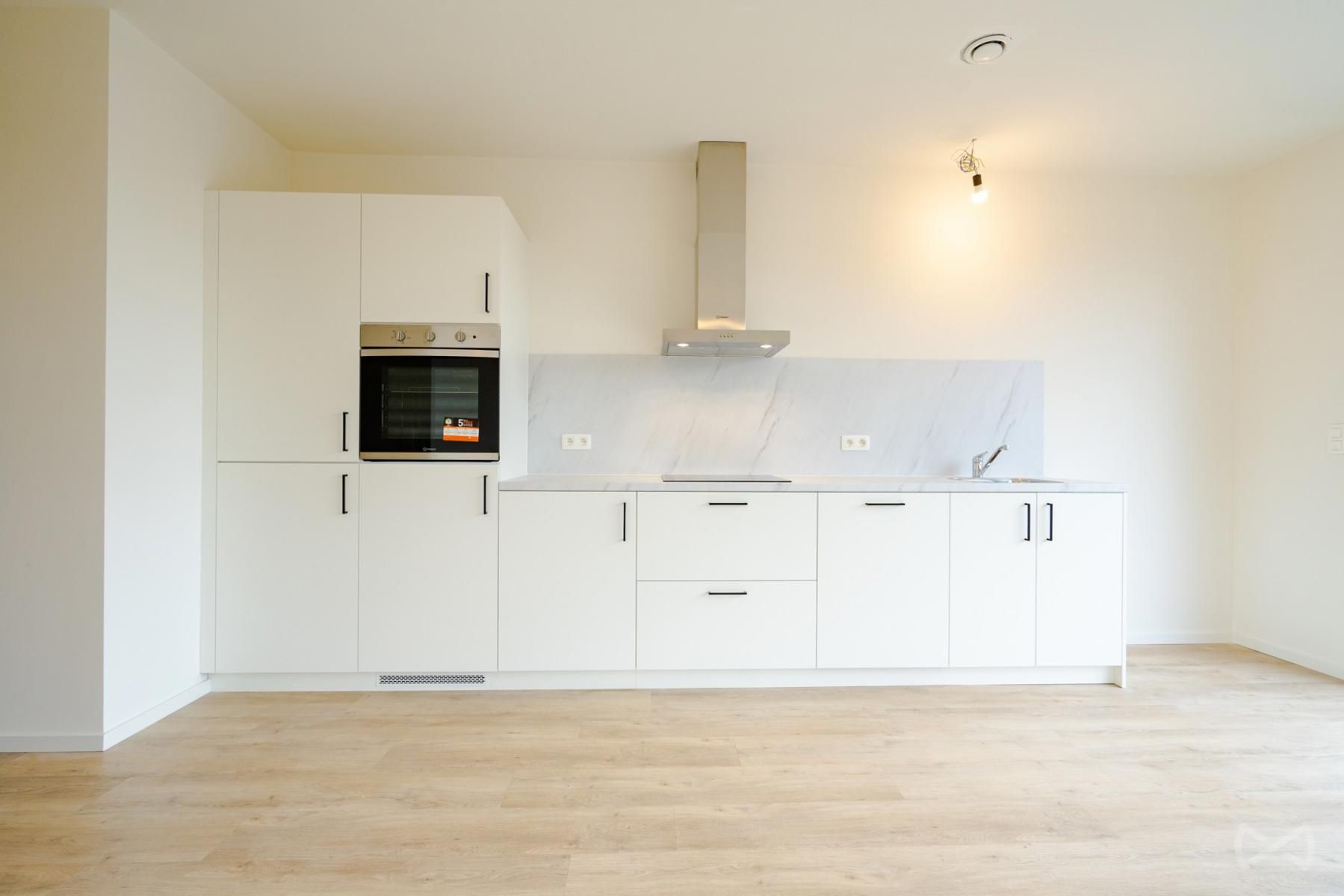 Nieuwbouw met terras en staanplaats  foto 3
