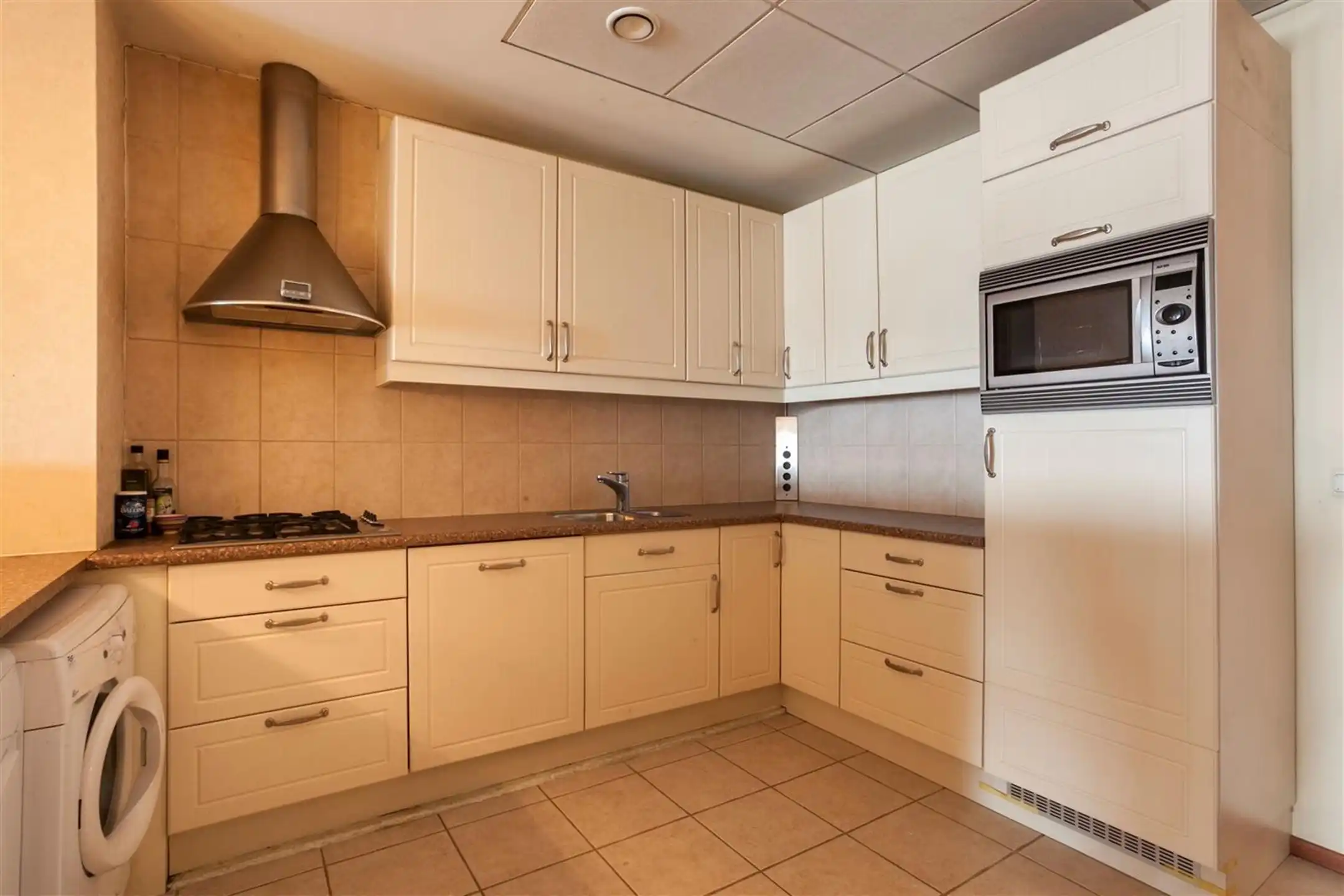 Kantoorgebouw met mogelijkheid tot woongelegenheid foto 12