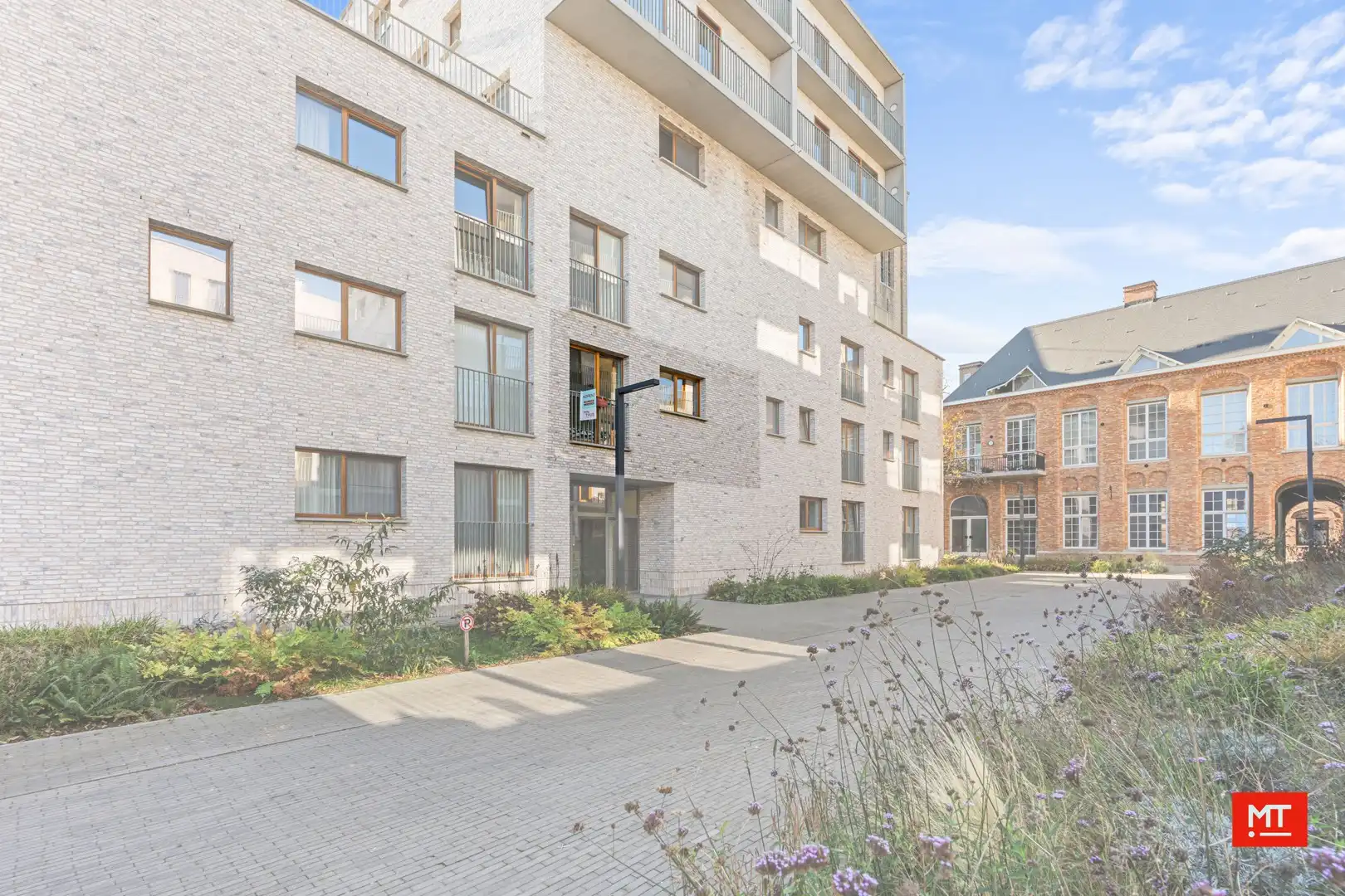 Recent appartement met 2 slaapkamers en ondergrondse parkeerplaats te koop in hartje Ieper foto 14