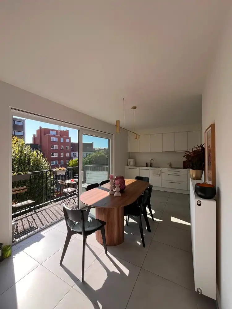 Centraal gelegen en instapklaar appartement te huur in Kortrijk foto {{pictureIndex}}