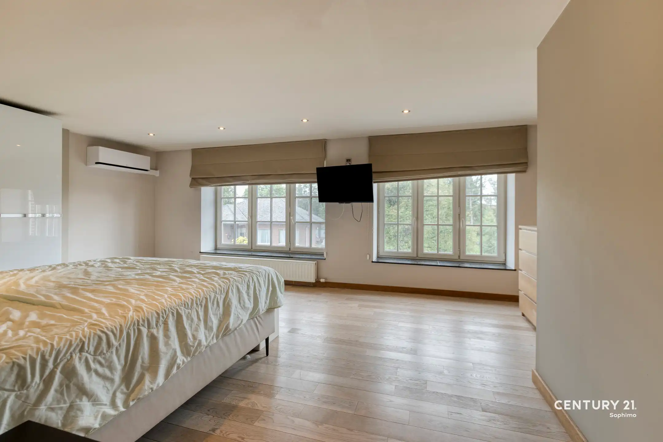 Instapklare woning met vier slaapkamers op perceel van 11a22 foto 16