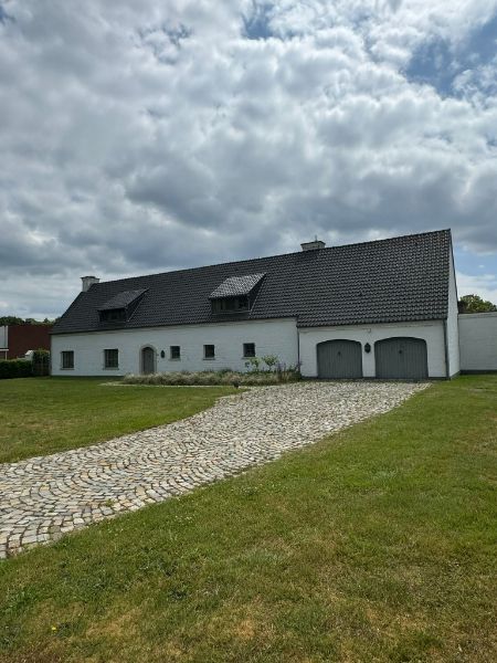 Exclusieve villa met zwembad foto {{pictureIndex}}