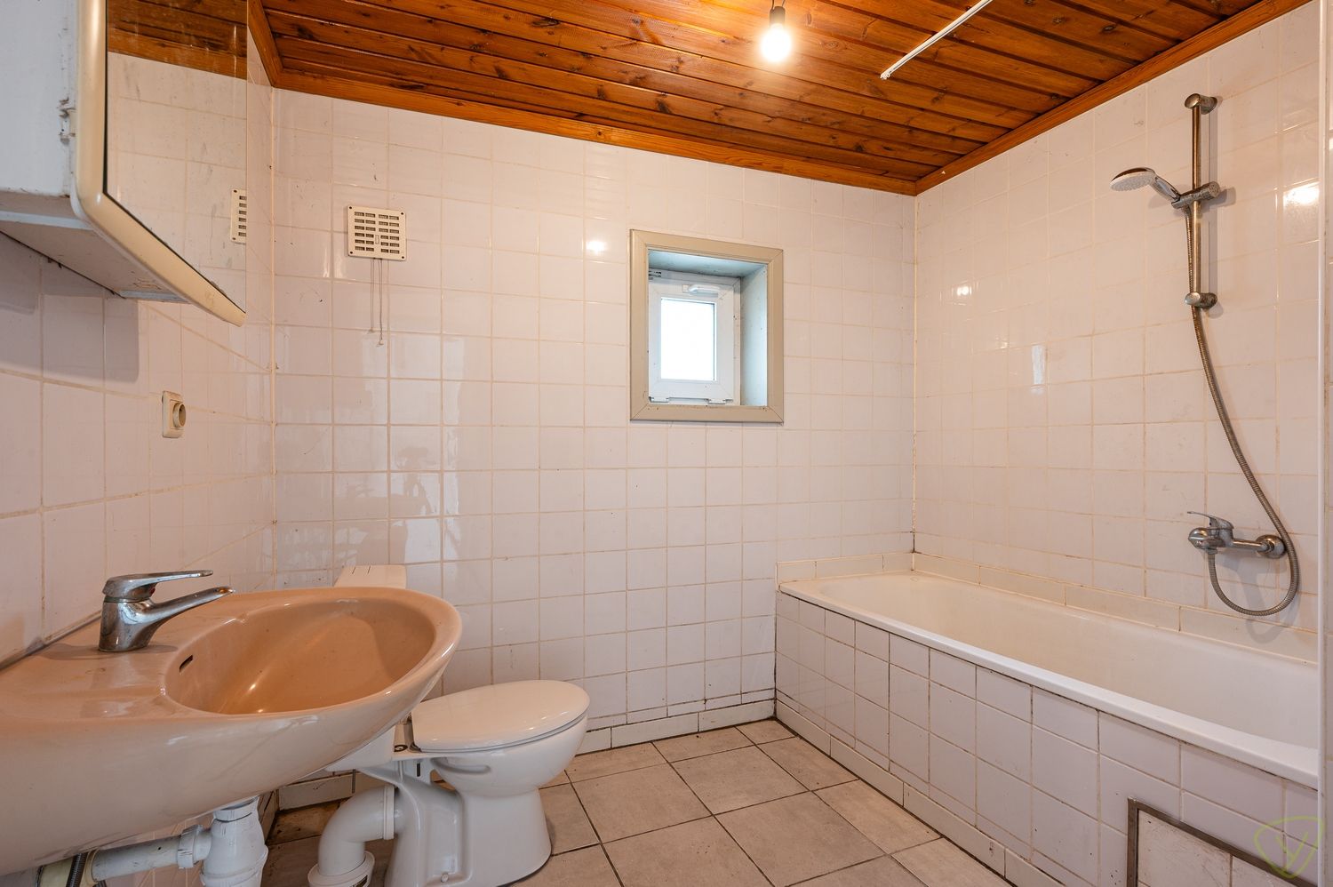 Te renoveren starterswoning met een verrassende tuin op een boogscheut van het centrum foto 8