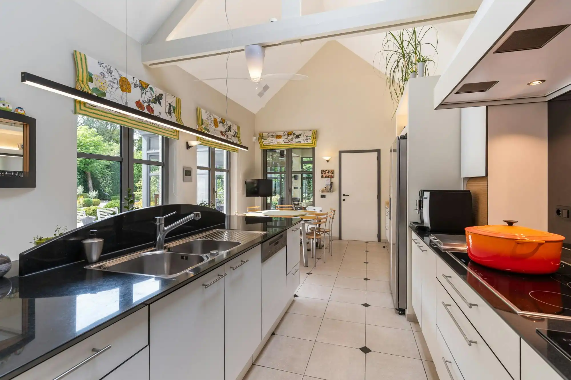 Exclusieve villa met praktijkruimte op toplocatie in Genk foto 6