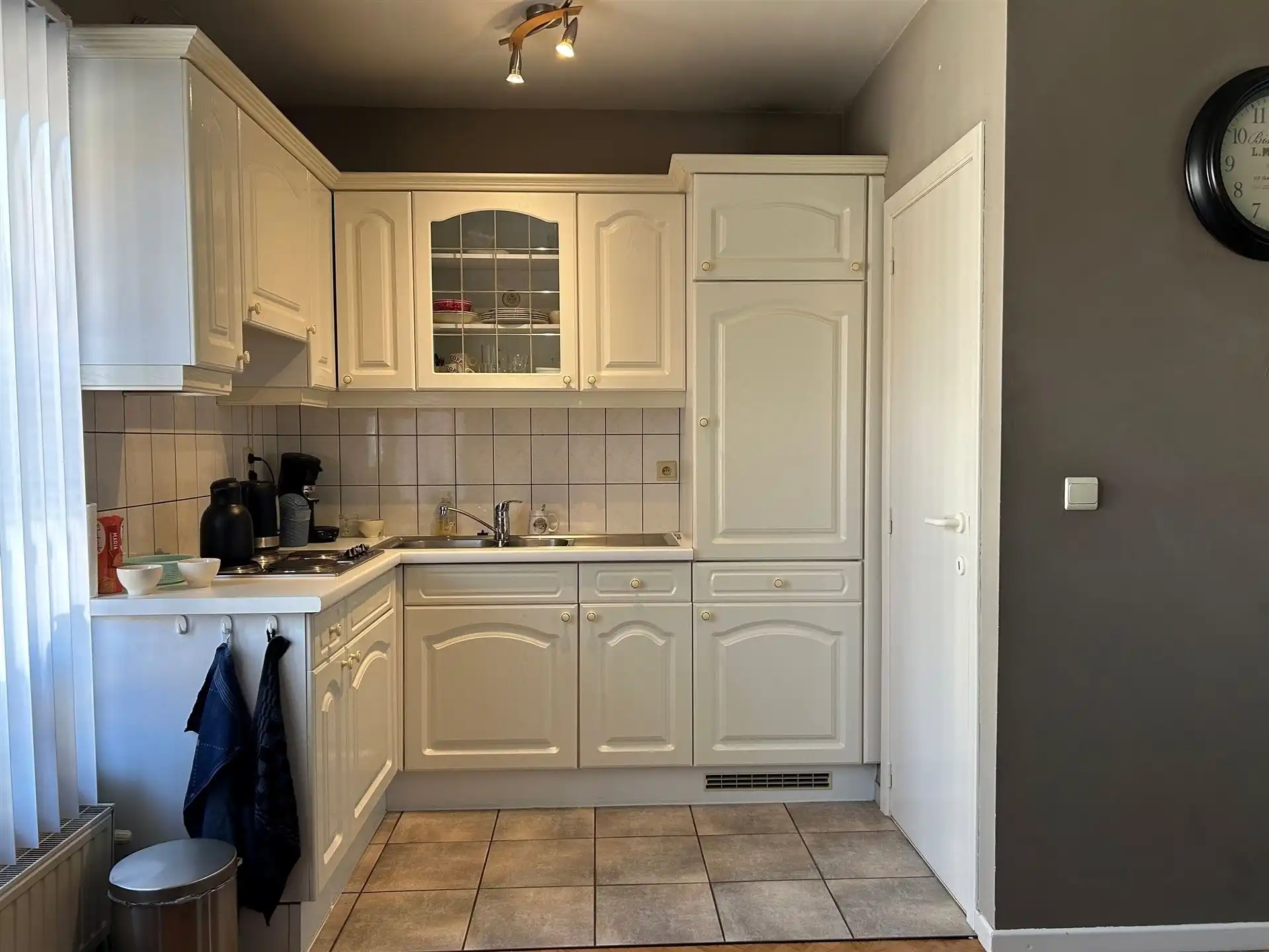Instapklaar appartement met 2 slaapkamers te huur. foto 2