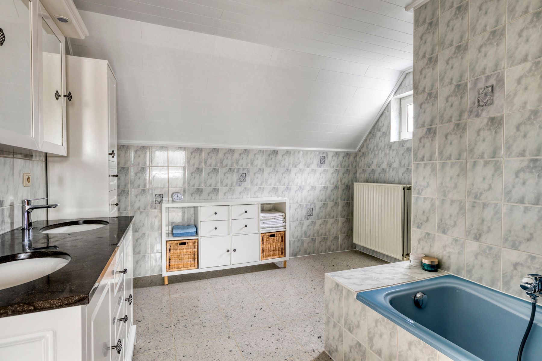 Perfect onderhouden villa met 4 slaapkamers, garage en tuin foto 19