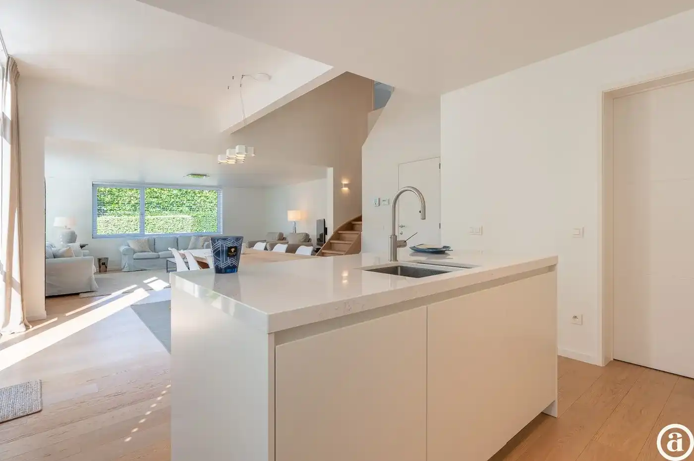 Prachtige, lichtrijke woning in hartje Zoute.  foto 8