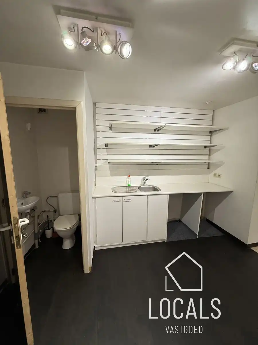 Commercieel pand te huur in centrum Ninove foto 8