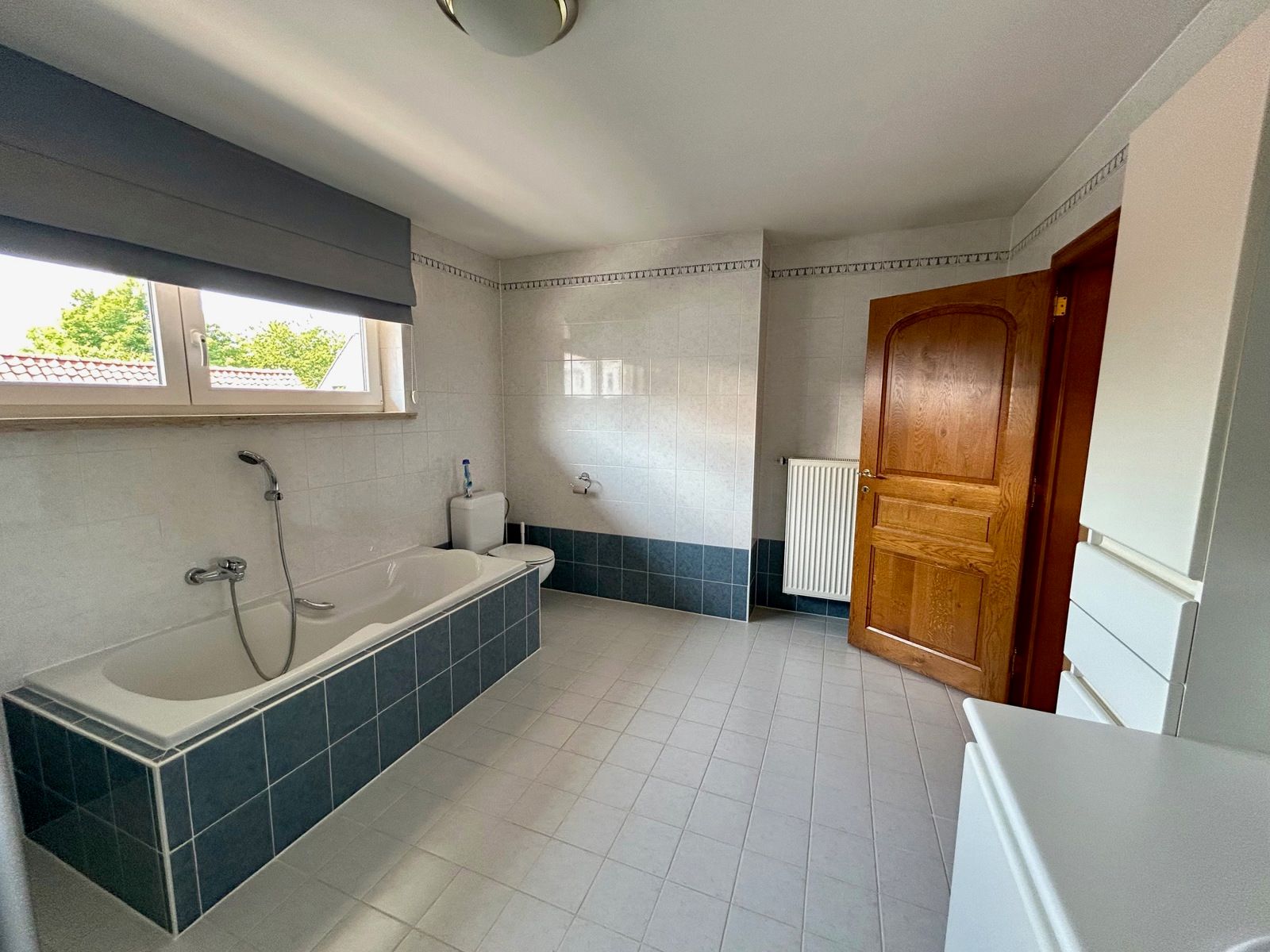 Eigentijdse gezinswoning met 3 slaapkamers en tuin foto 21