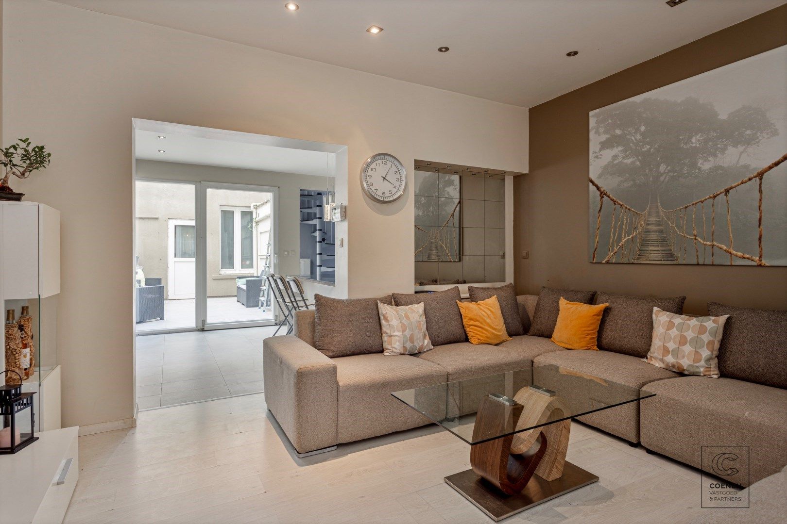 Ruime woning met 5 slpk's en een bew opp van 155 m² op zeer centrale ligging te Merksem foto 4