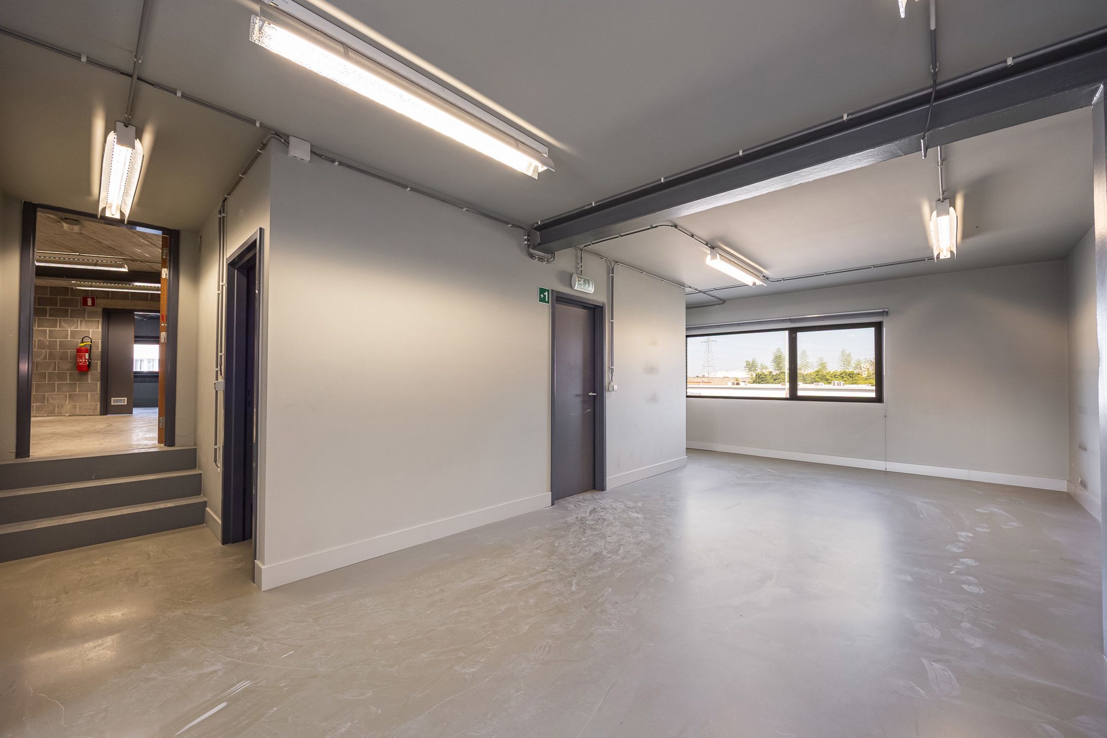 Kantoorgebouw te koop te Antwerpen Deurne!  foto 2