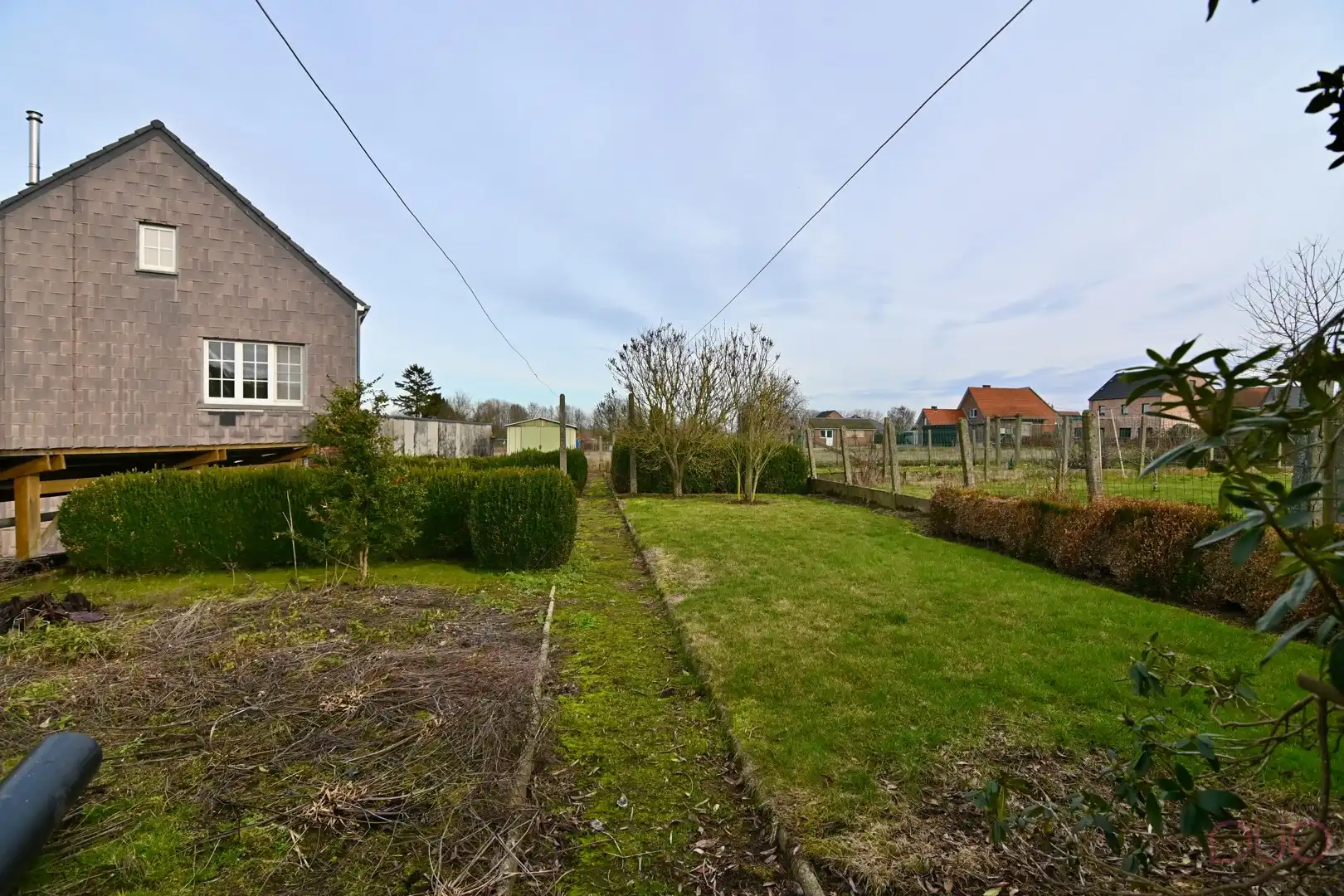 Ruime licht op te frissen woning nabij het centrum van Tienen met 3 slaapkamers op een perceel van 6a 40ca foto 3