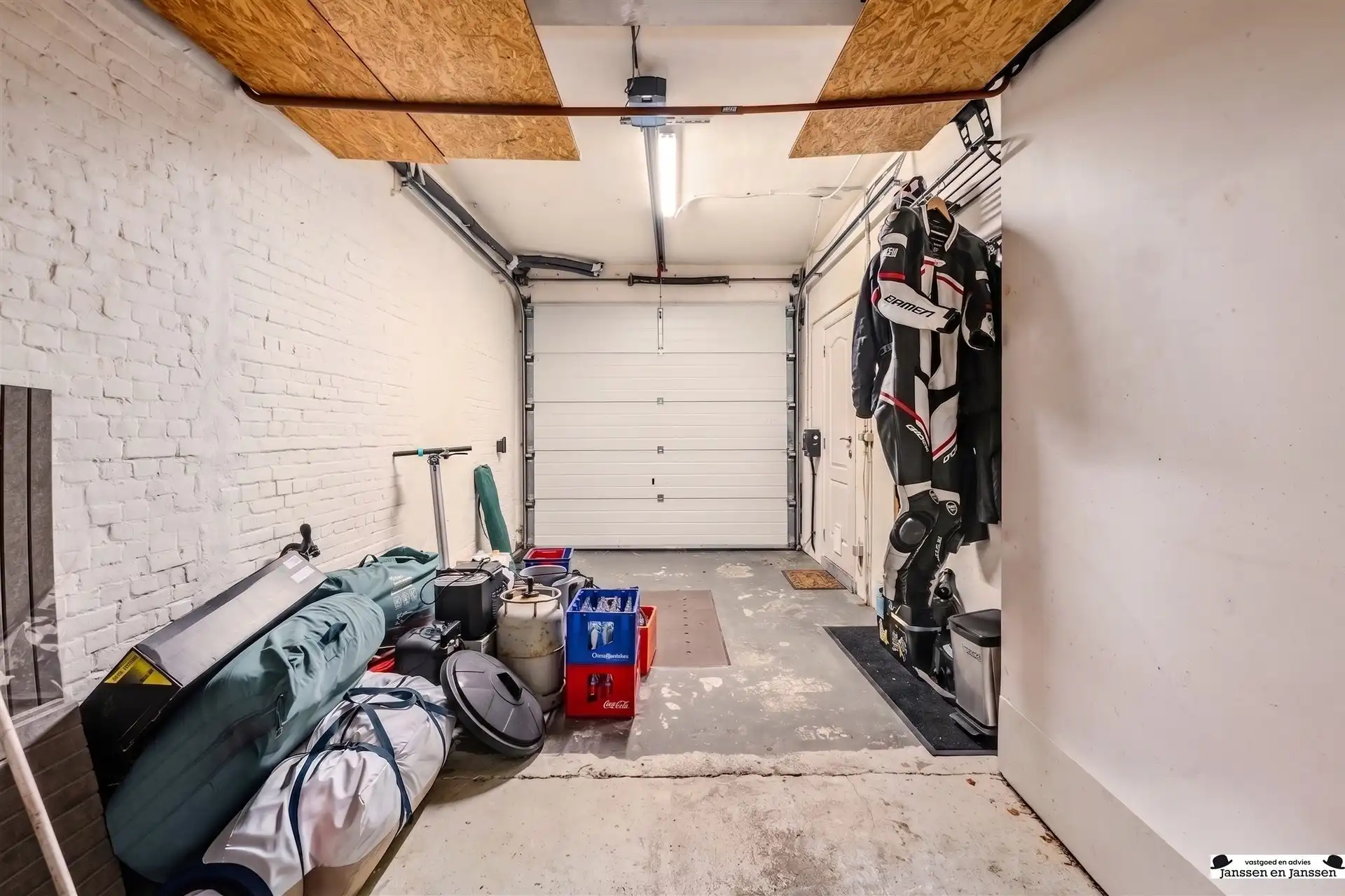 Ruime en instapklare gezinswoning met 4 slaapkamers, garage en tuin foto 31