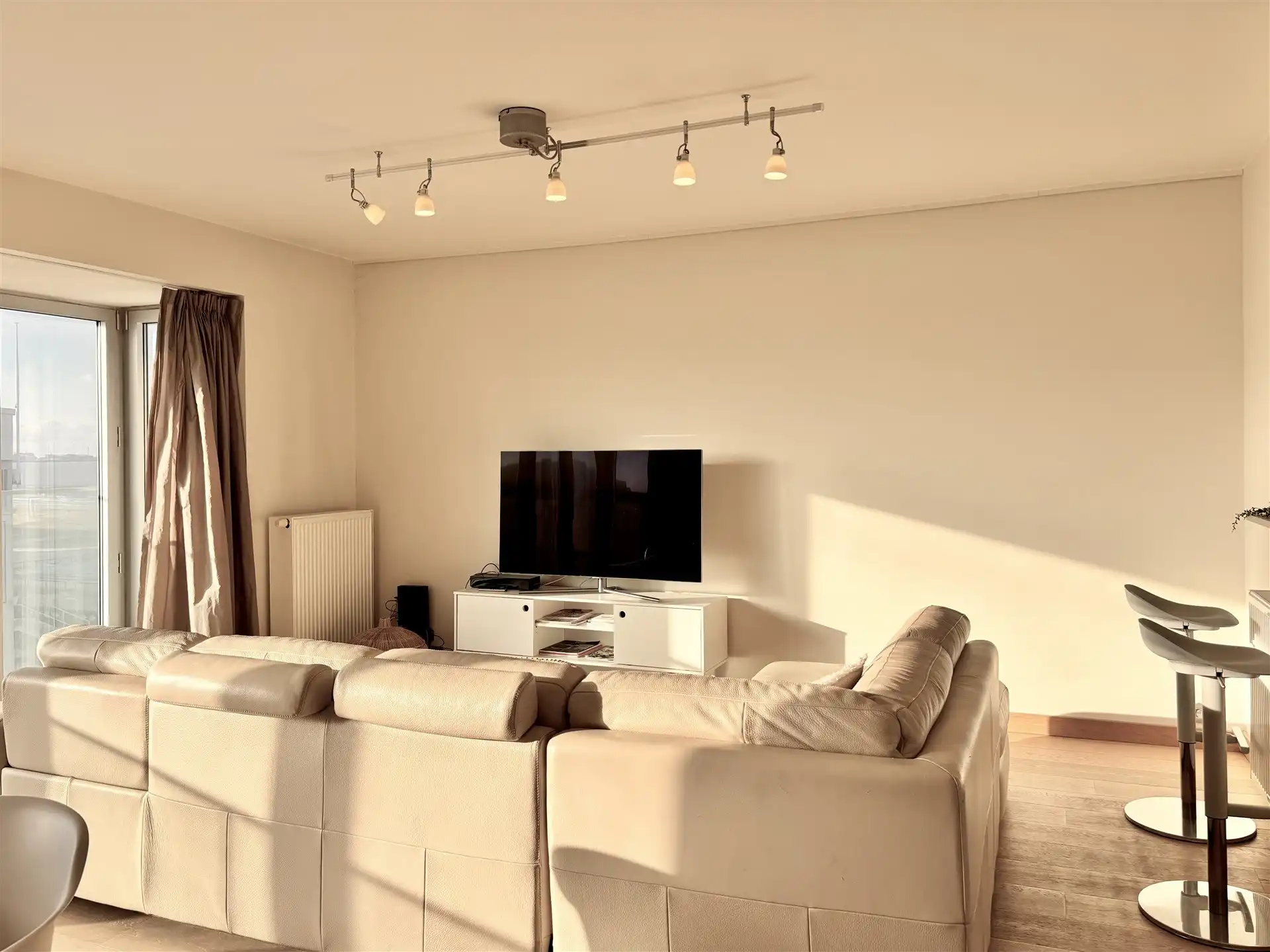 Lichtrijk appartement met zeezicht foto 19