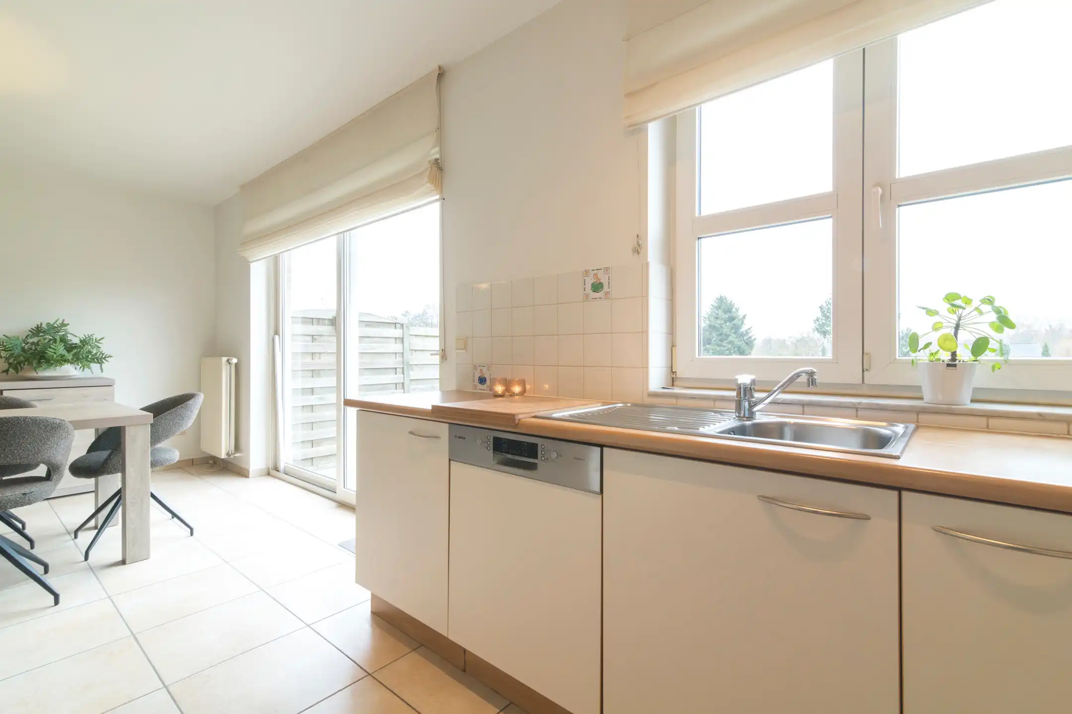 Gelijkvloers appartement met aparte ingang en privétuin foto 16