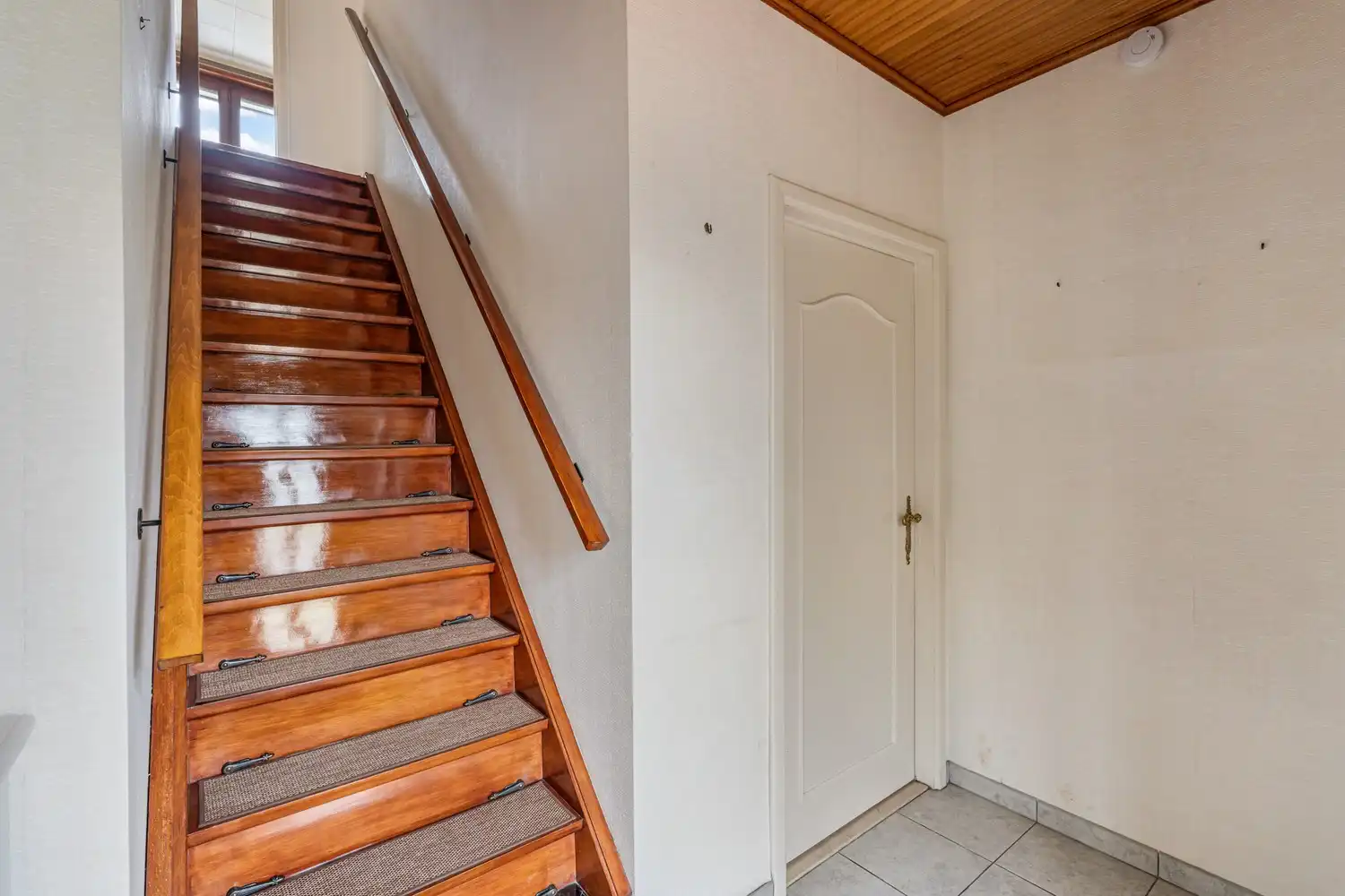 Goed gelegen woning met 4 slaapkamers, een garage en een diepe tuin in een verkeersluwe straat te Kessel-Lo! foto 13