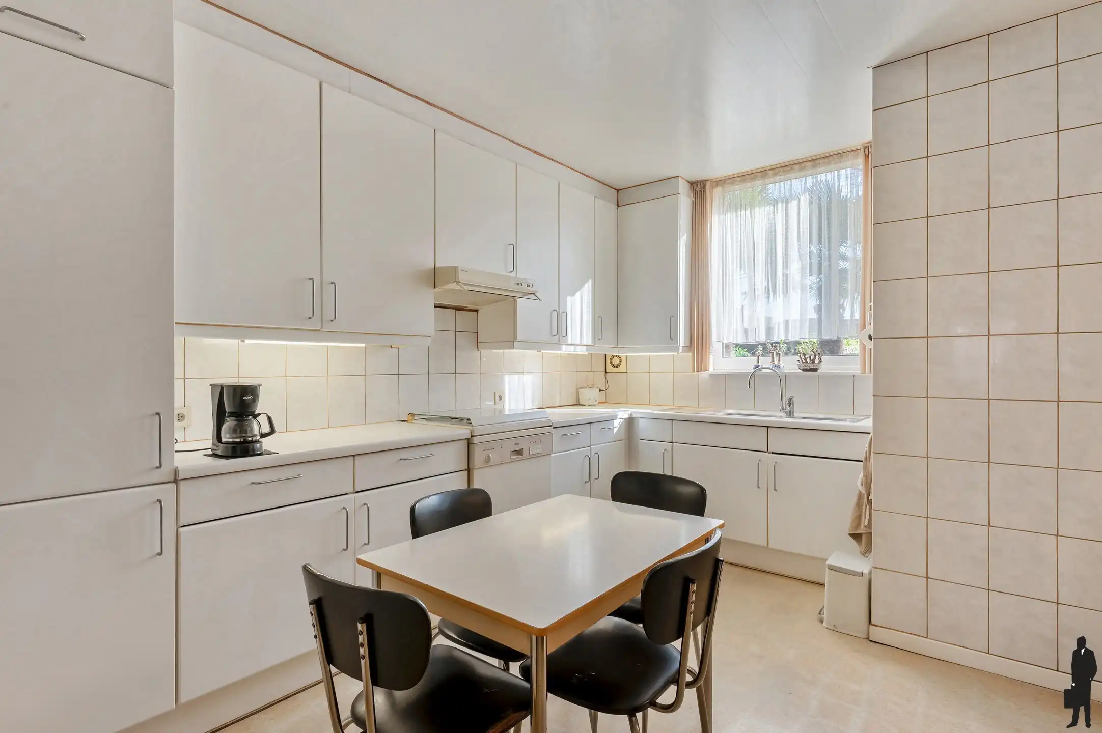 Ruime gezinswoning met bouwgrond. foto 9