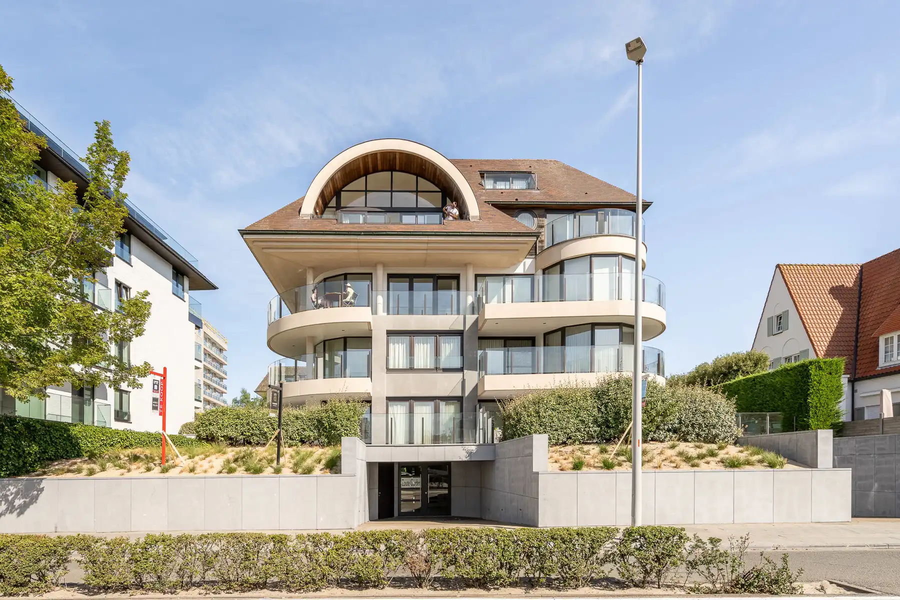 Stijlvol gerenoveerd appartement met zeezicht in het Zoute foto 2