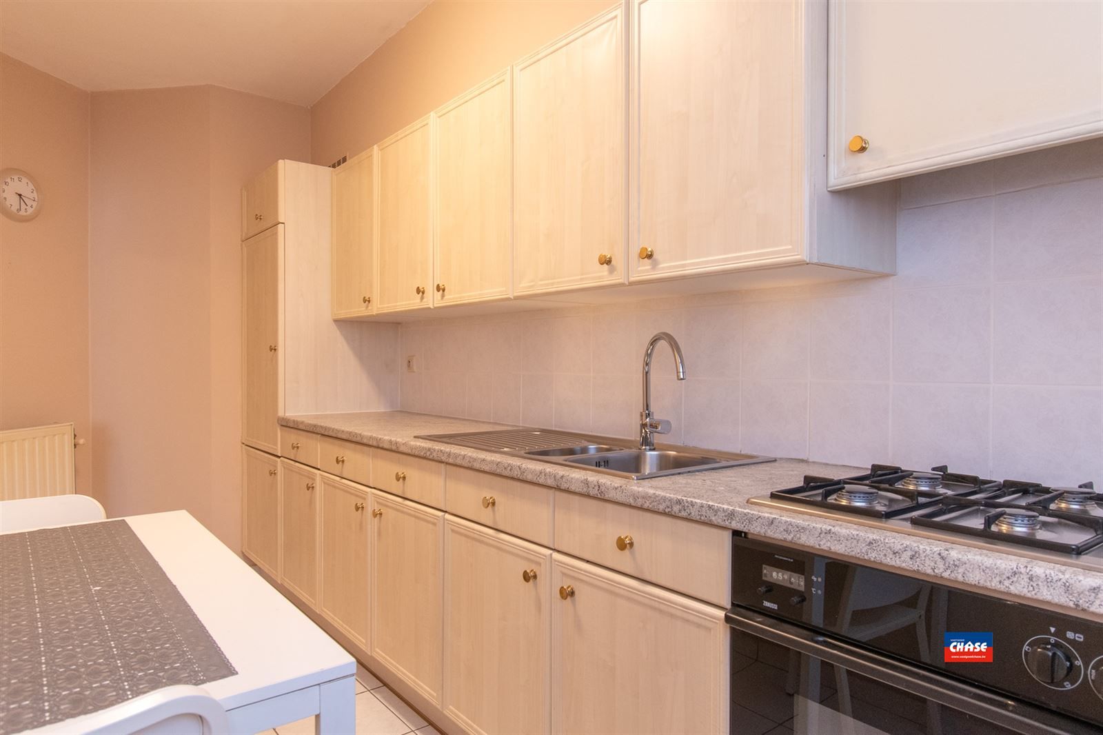 Verzorgd appartement met garagebox in rustige omgeving foto 5