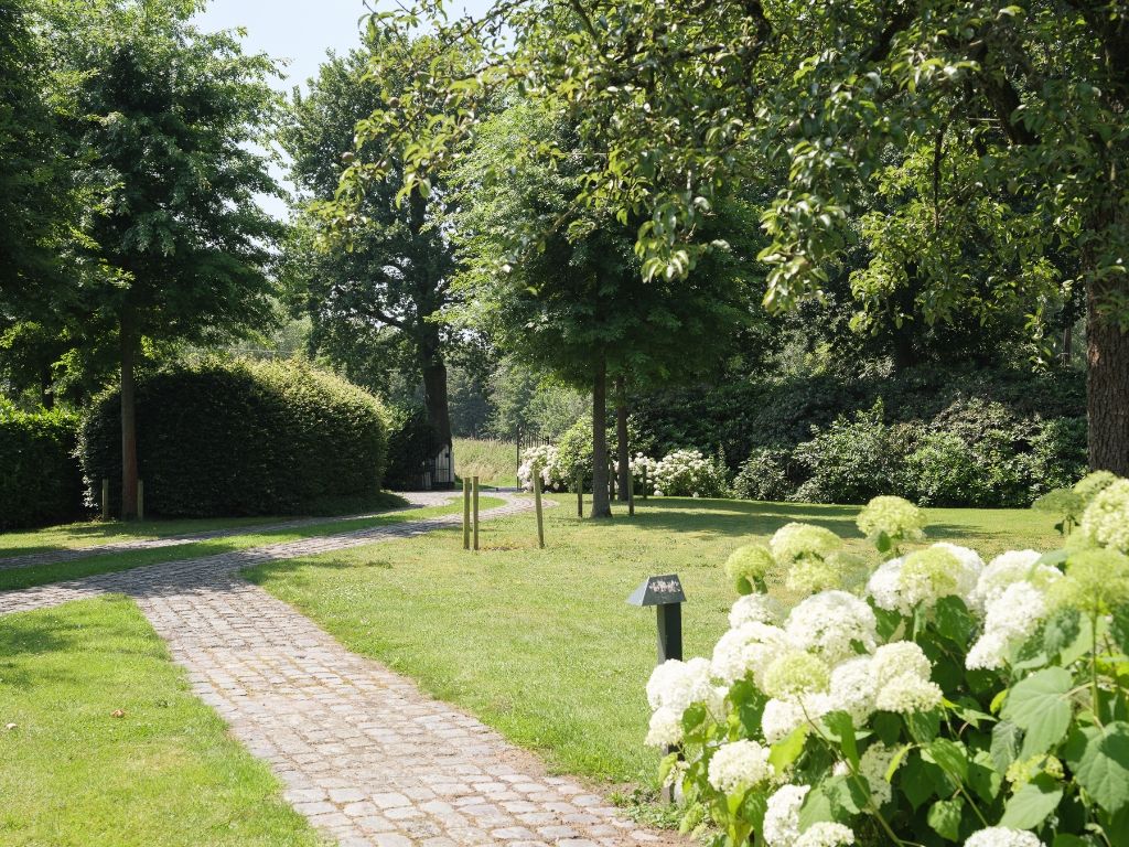 Destelbergen. Op te frissen woning in hoevestijl met aanhorigheden, gelegen op een bijzonder ruim perceel (4.783 m2) omgeven door groen. foto 14