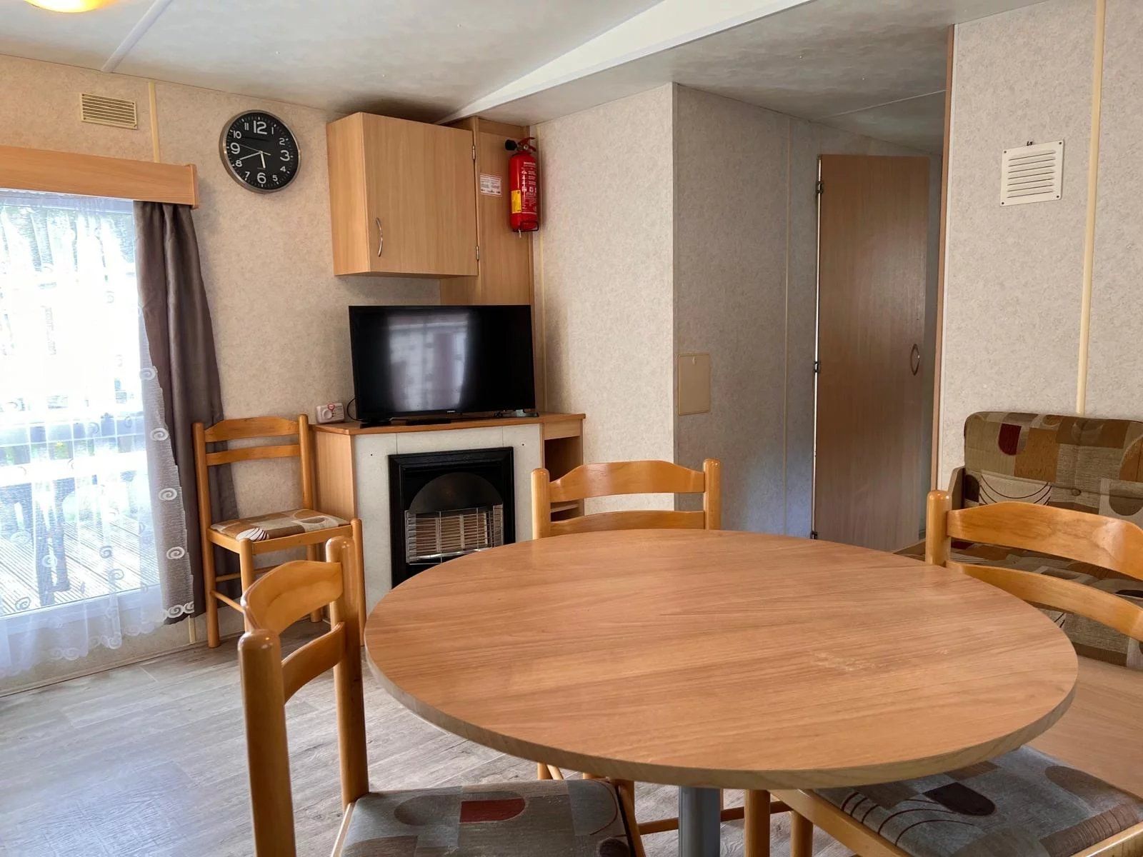 Stacaravan te Zilverstrand voor 8 personen met tuinhuis en terras. foto 15