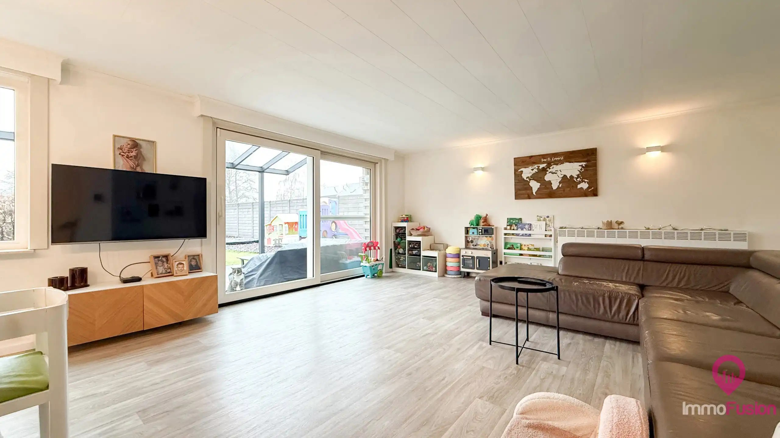 Ruime instapklare open bebouwing met 2 badkamers op 9a grond foto 2