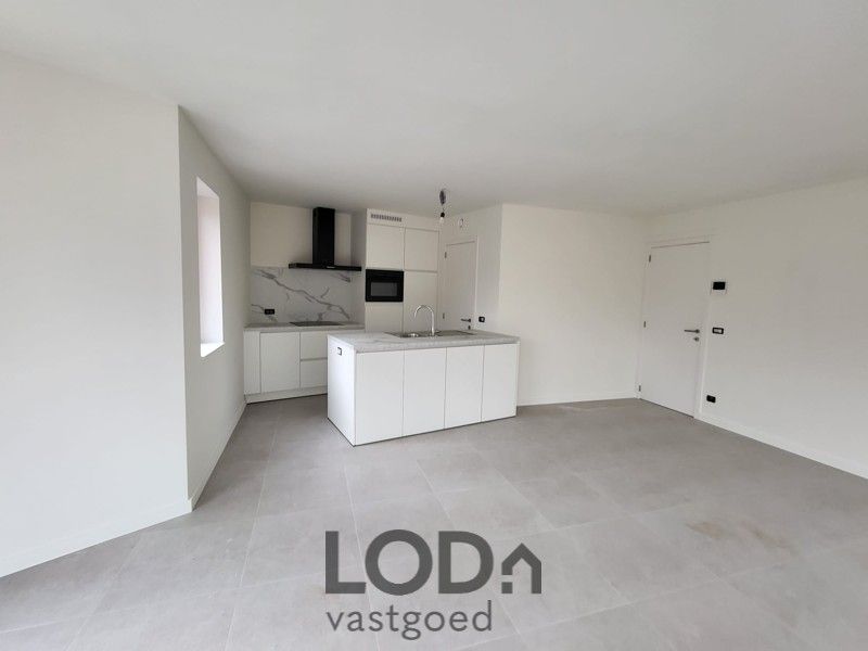 Instapklaar NIEUWBOUWAPPARTEMENT op een uitstekende locatie! foto 2