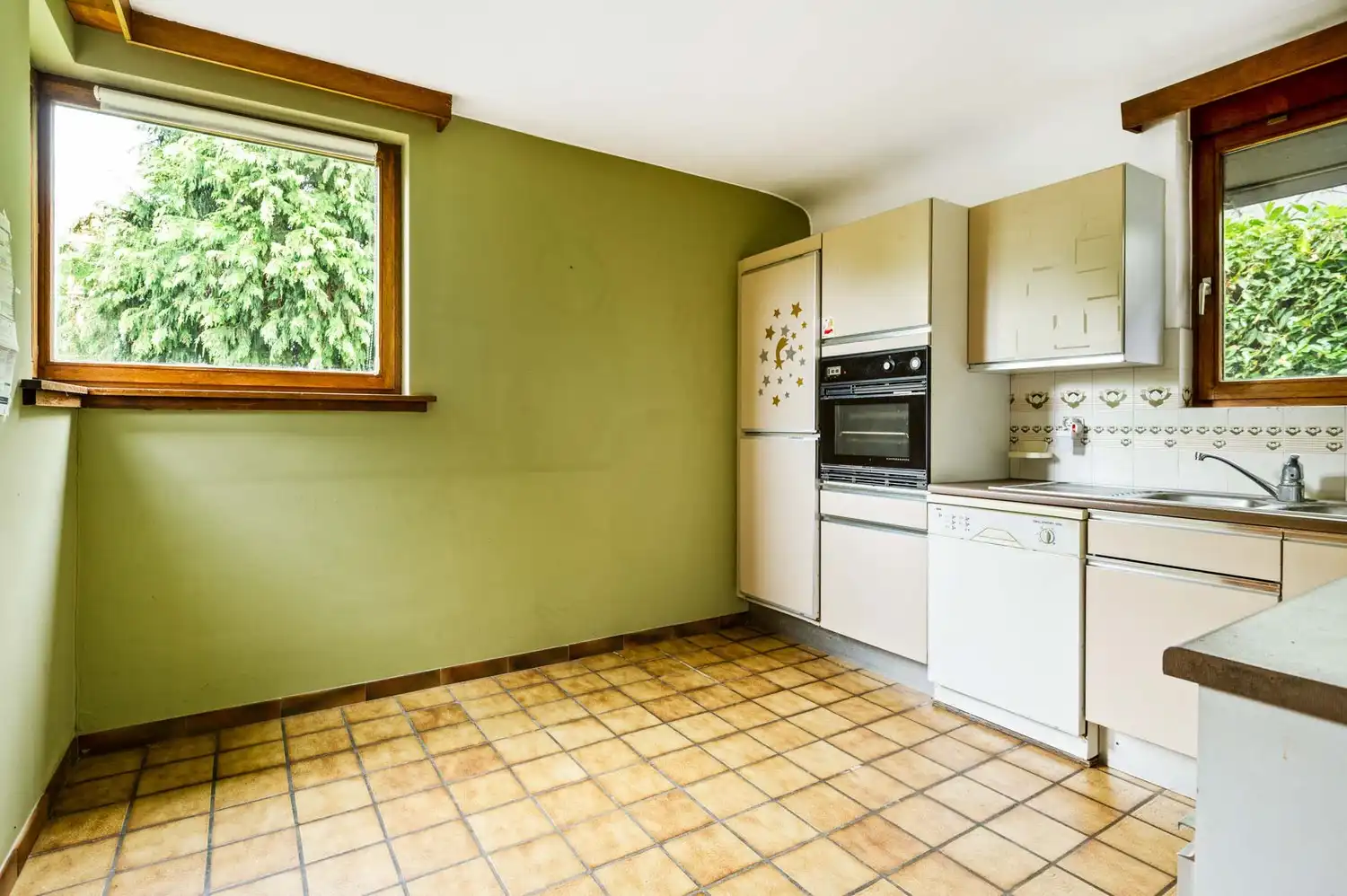 Charmante gezinswoning met 4 slaapkamers, dubbele oprit en zonnige tuin in Wijnegem foto 17