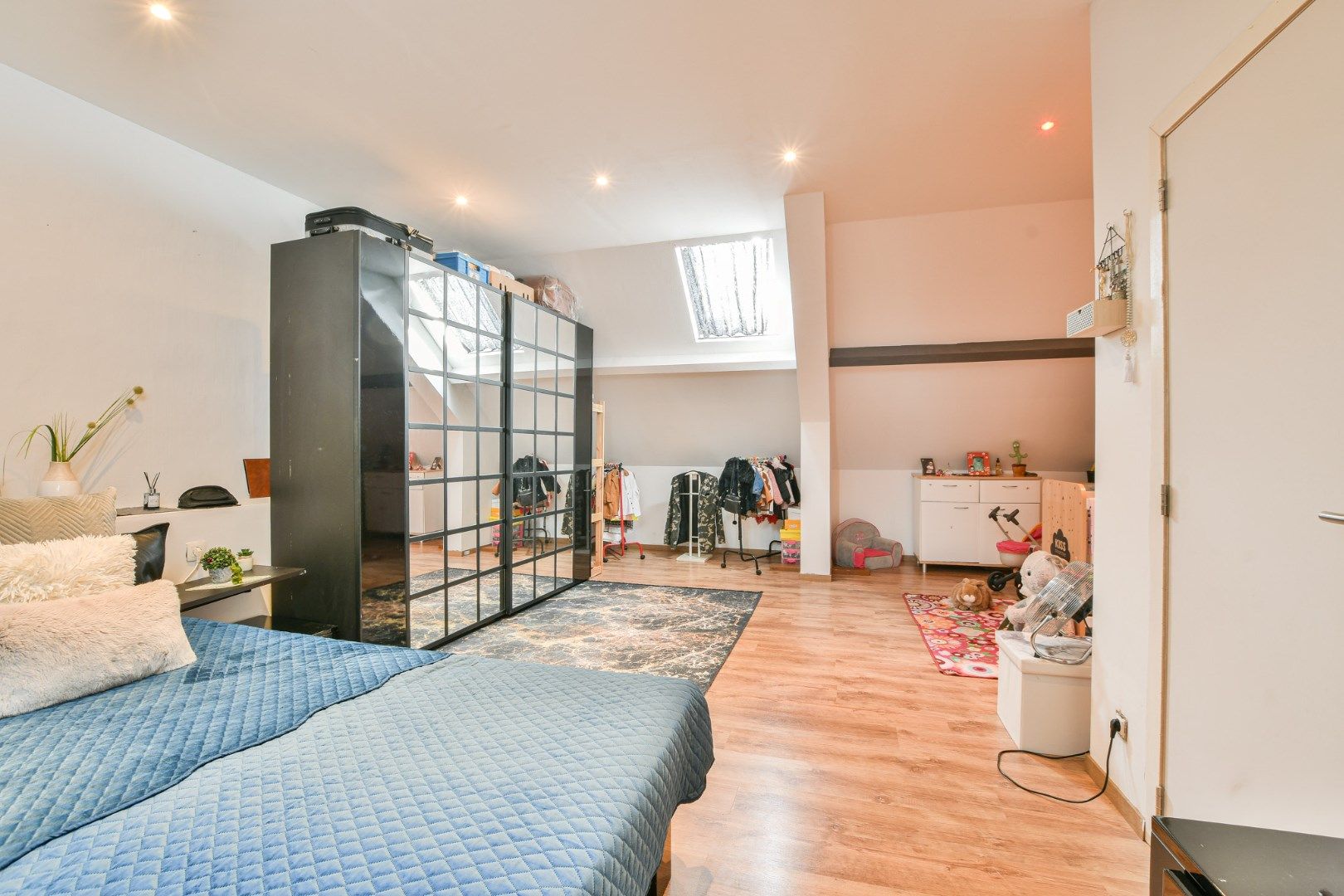 Ruime rijwoning met grote koer en 5 slaapkamers foto 7