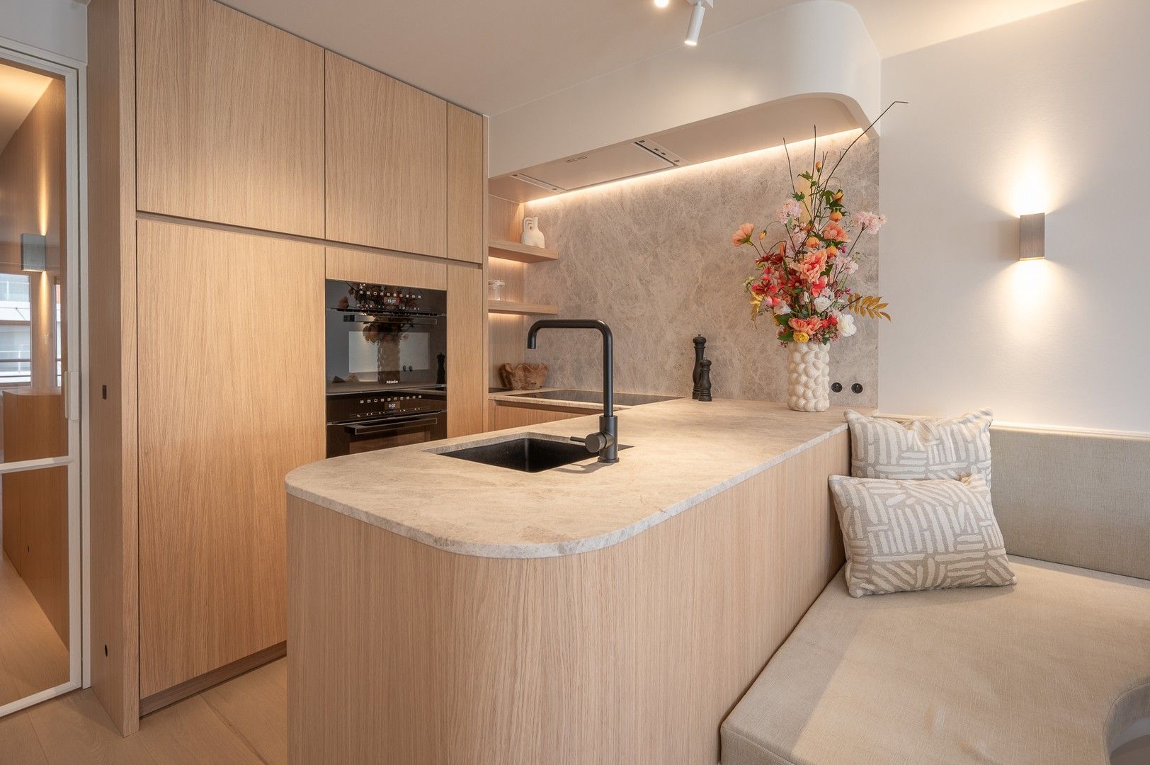 Instapklaar, volledig gerenoveerd 3 slaapkamer appartement gelegen in het centrum van Knokke. foto 4