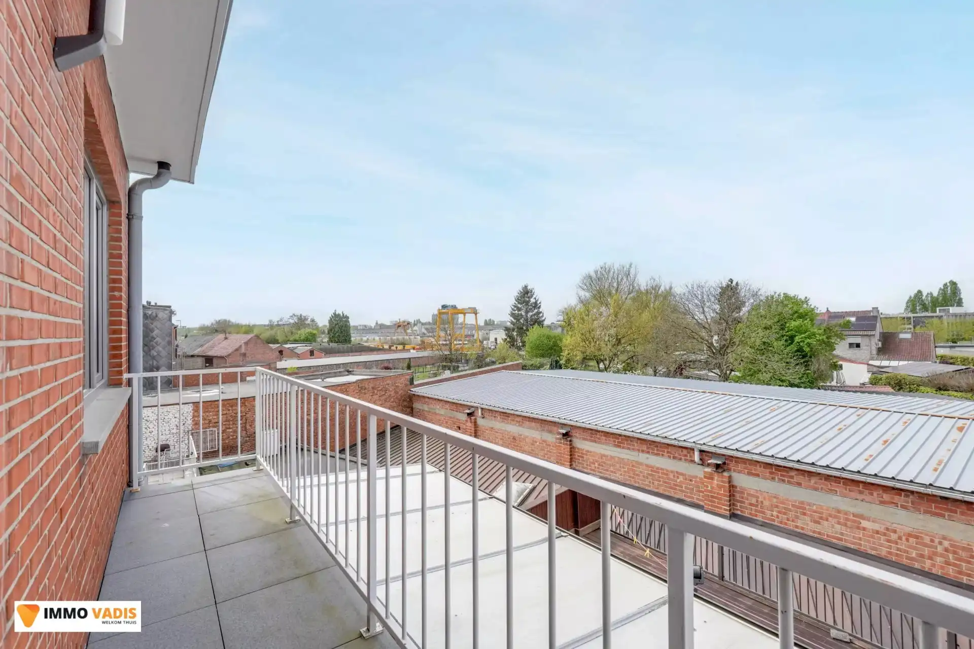 Stijlvol gerenoveerd appartement met 2 slaapkamers, terras en parking foto 10