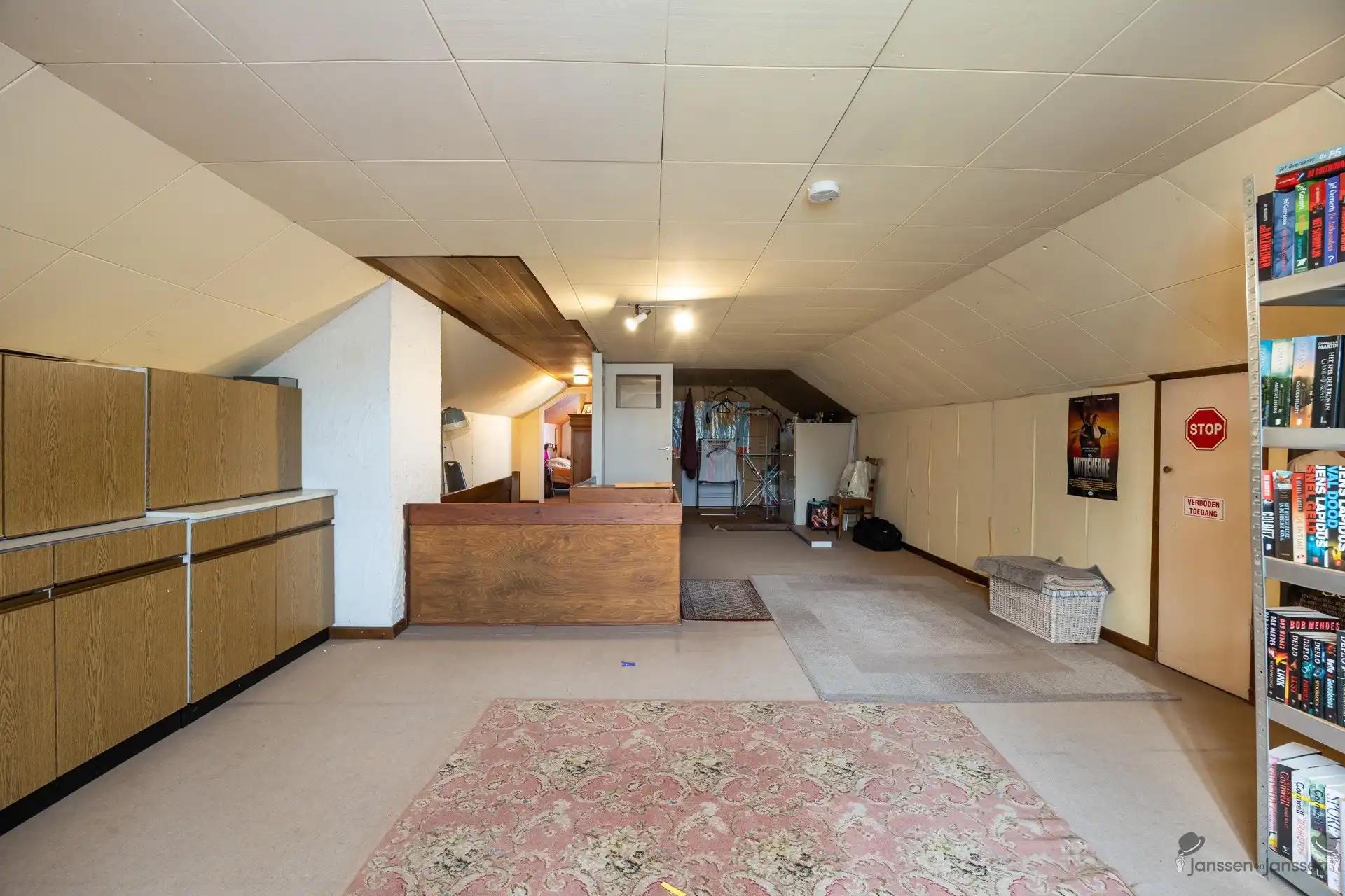 Verzorgde woning met grote tuin foto 25