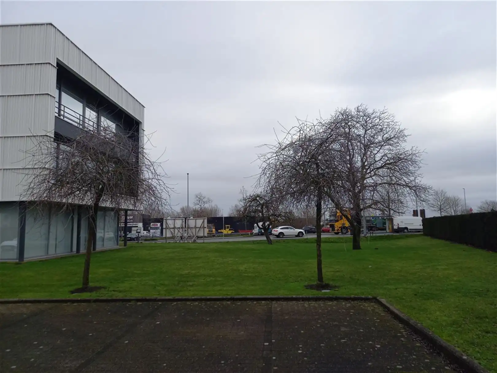 Recent gerenoveerd kantoorgebouw langs E17 vanaf 156m² tot 181m² foto 2