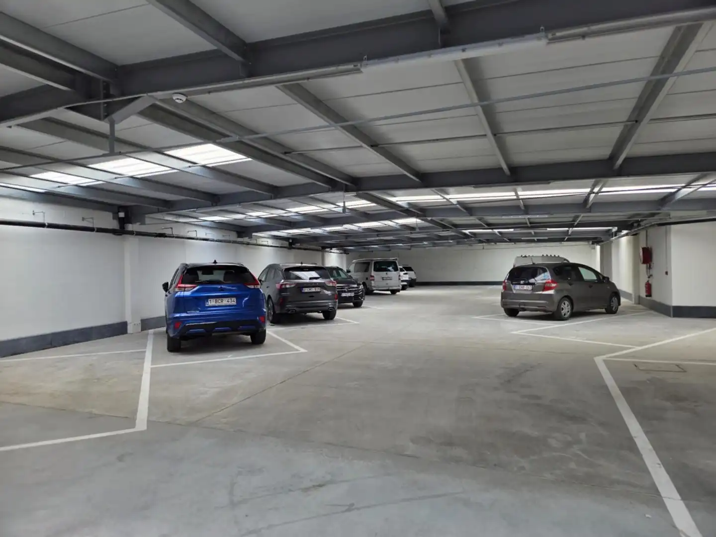 Overdekte autostaanplaats in nieuwbouwresidentie Alfredo! foto 3